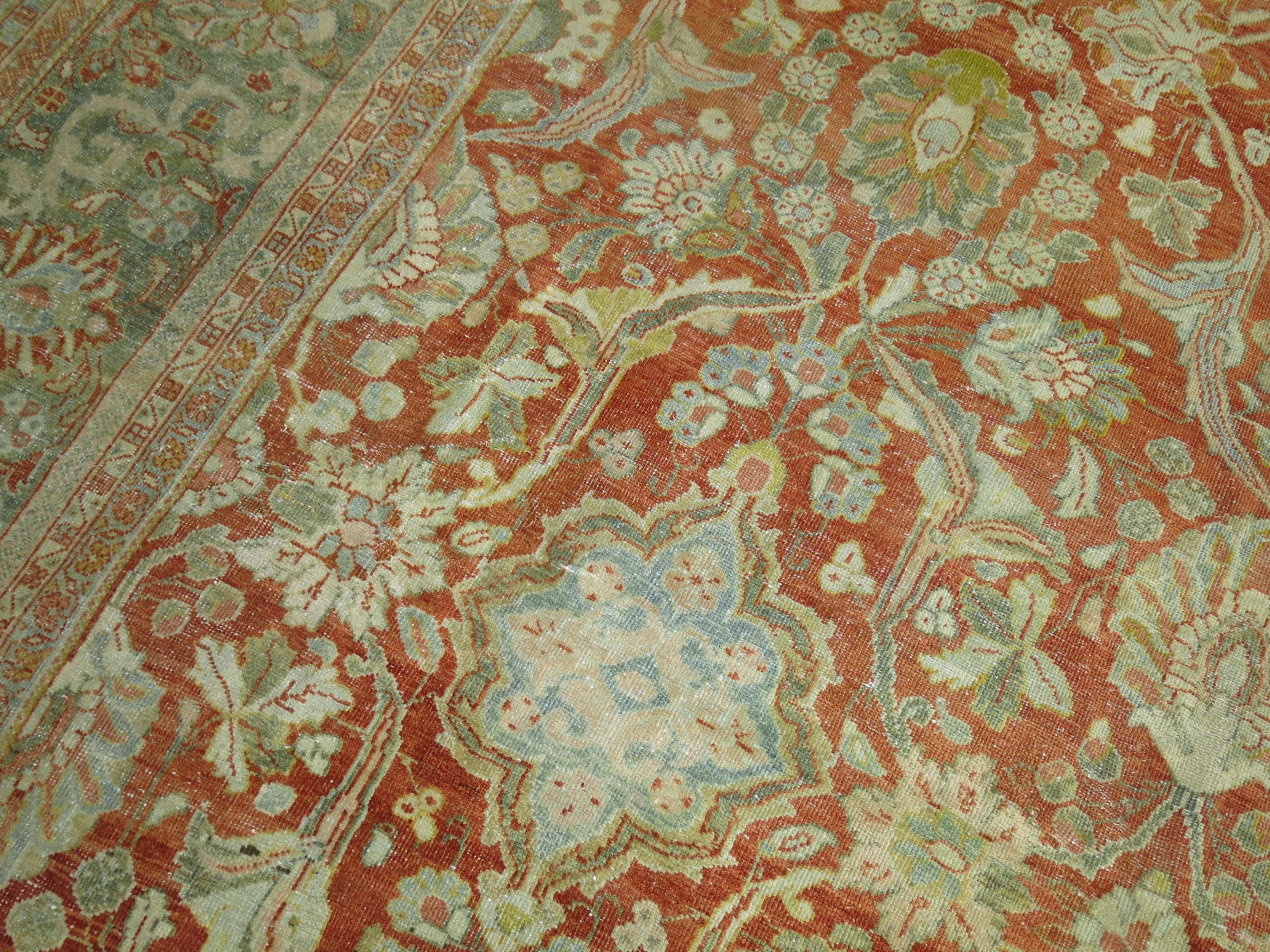 hochdekorativer persischer Mahal Sultanabad Übermaßteppich aus dem frühen 20.

Maße: 10'8'' x 16'10''

Die Sultanabad-Teppiche werden in einer Reihe von Dörfern im westlichen Zentraliran geknüpft und zeichnen sich durch großflächige All-Over-Muster