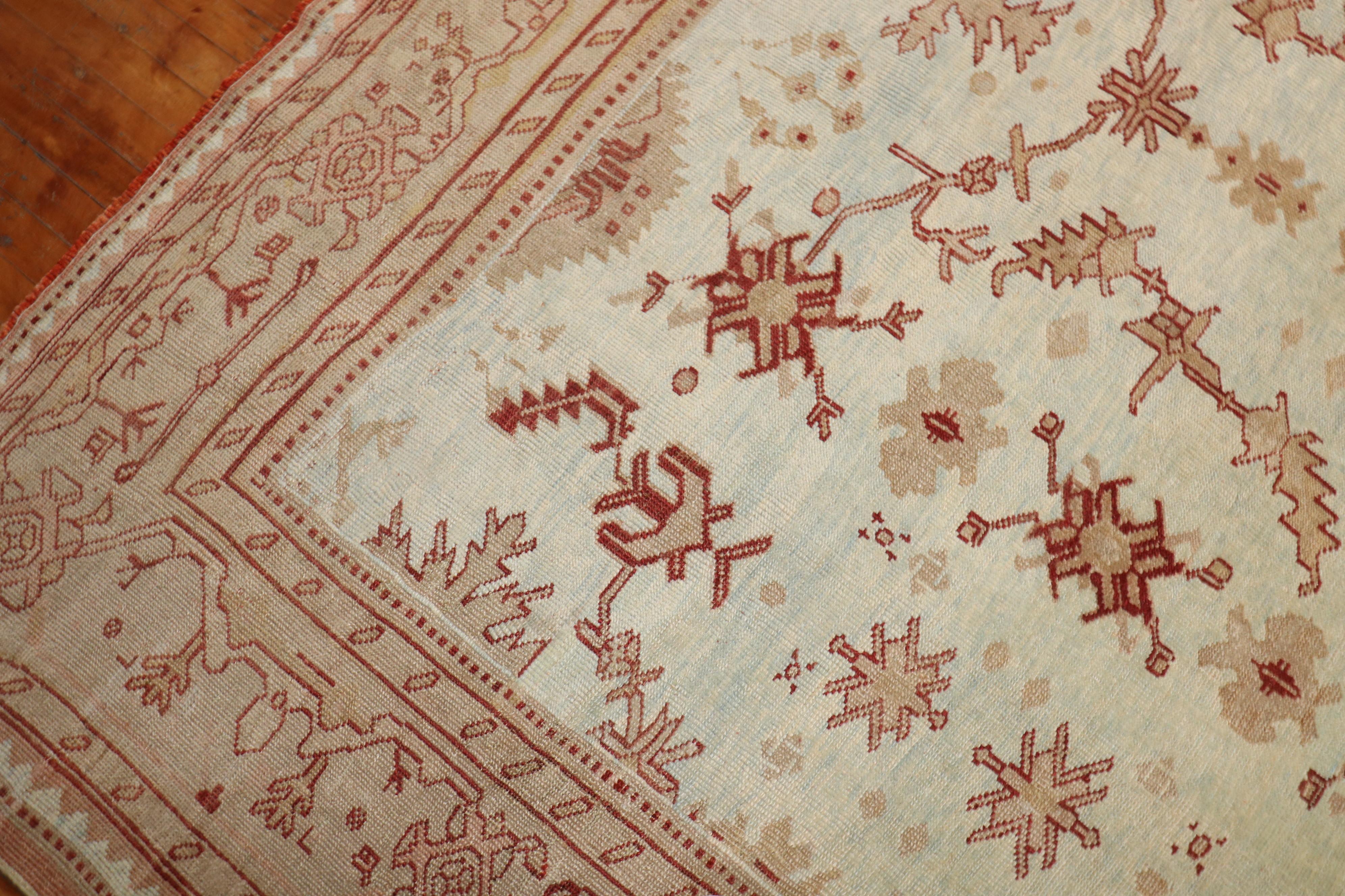 Néo-égyptien Tapis décoratif turc ancien Oushak bleu clair de la collection Zabihi surdimensionné en vente