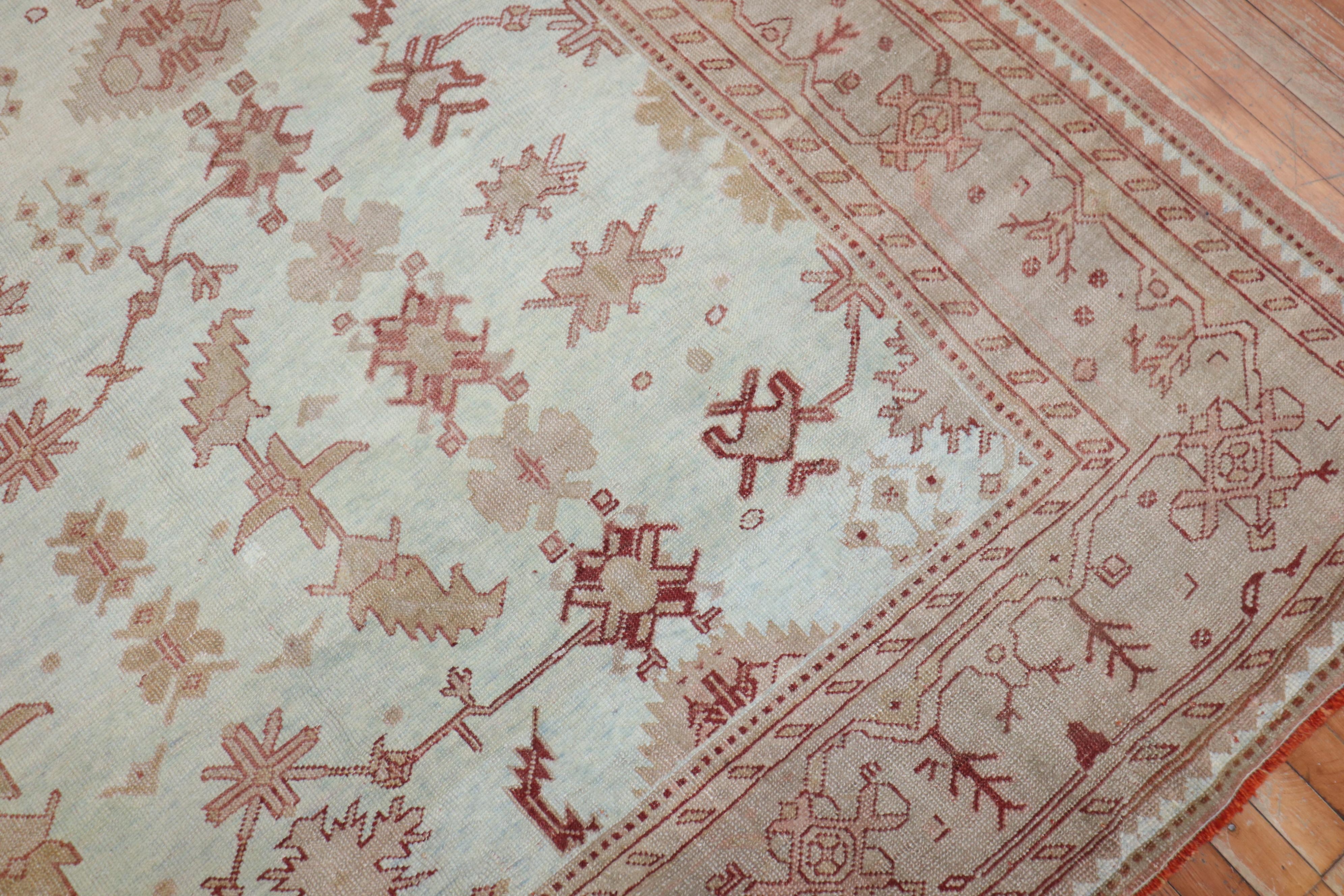 Tissé à la main Tapis décoratif turc ancien Oushak bleu clair de la collection Zabihi surdimensionné en vente