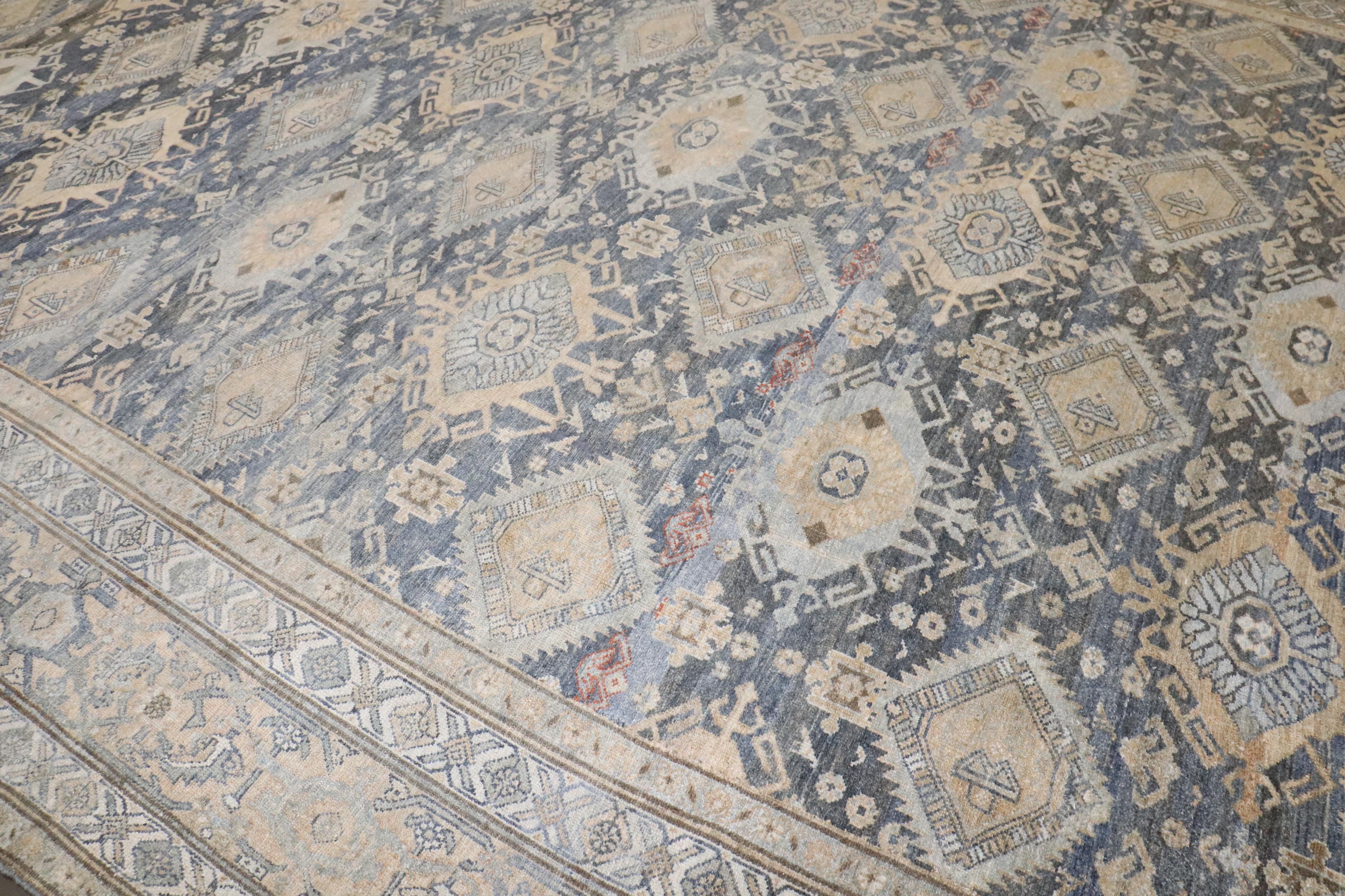 Zabihi Kollektion Oversize Geometrischer antiker persischer Malayer-Teppich in Übergröße im Angebot 4