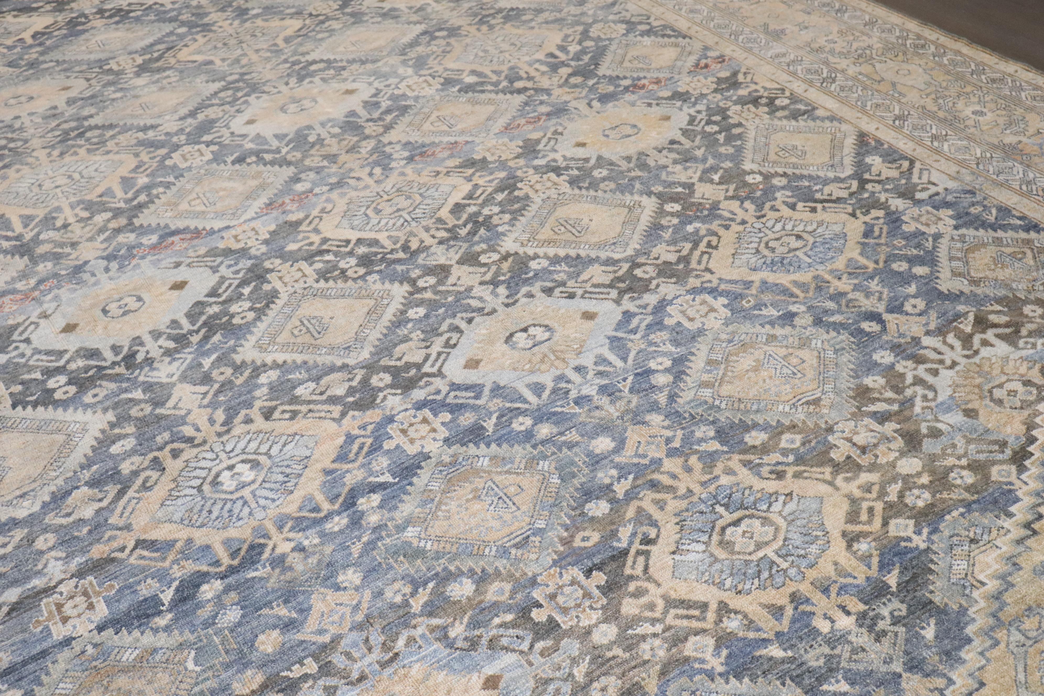 Beschreibung
ein persischer geometrischer Malayer-Teppich in Herrenhausgröße aus dem frühen 20.

Einzelheiten
Teppich nein.	j3803
Größe	11' 3