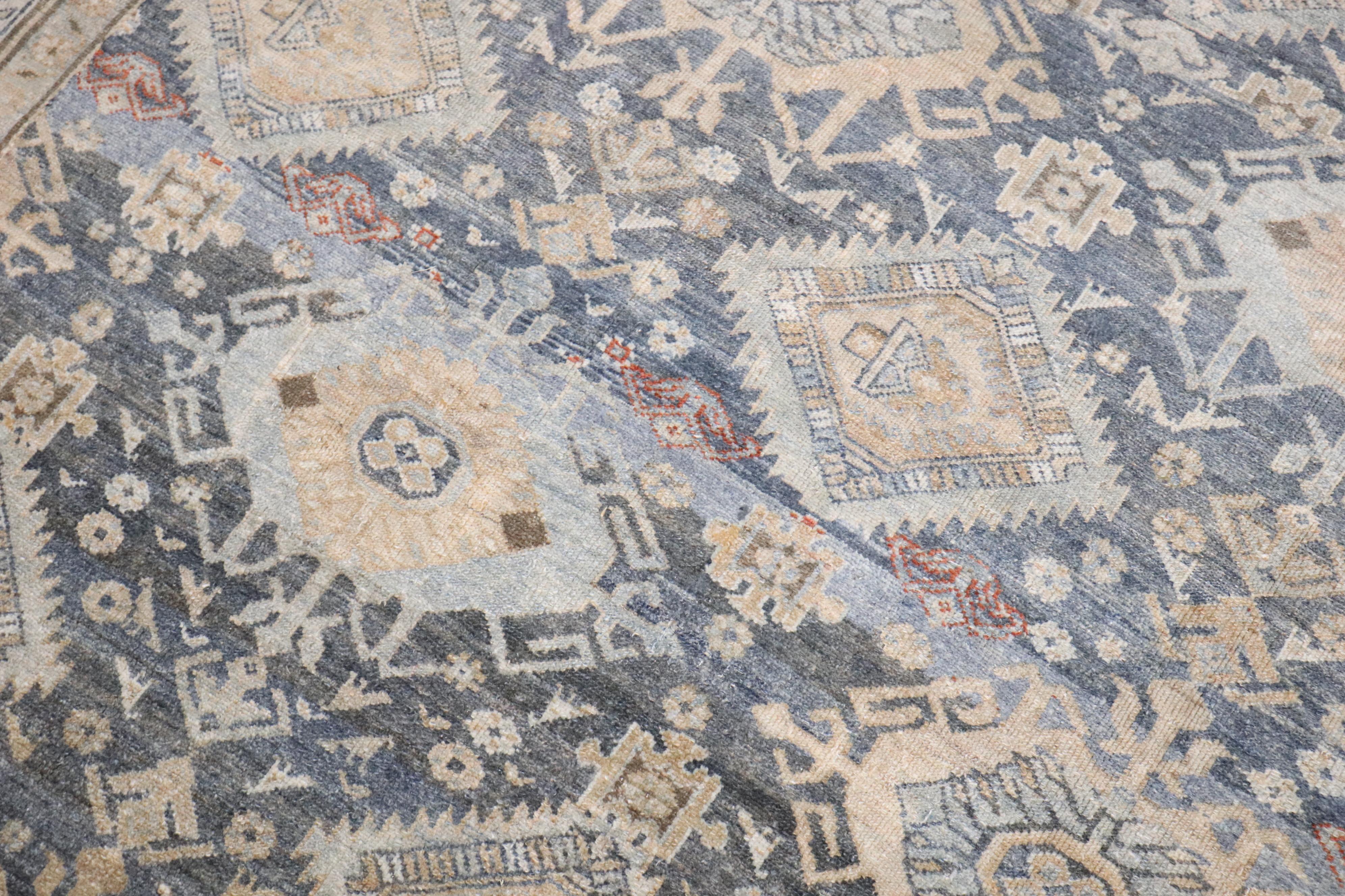 Zabihi Kollektion Oversize Geometrischer antiker persischer Malayer-Teppich in Übergröße (Amerikanische Klassik) im Angebot