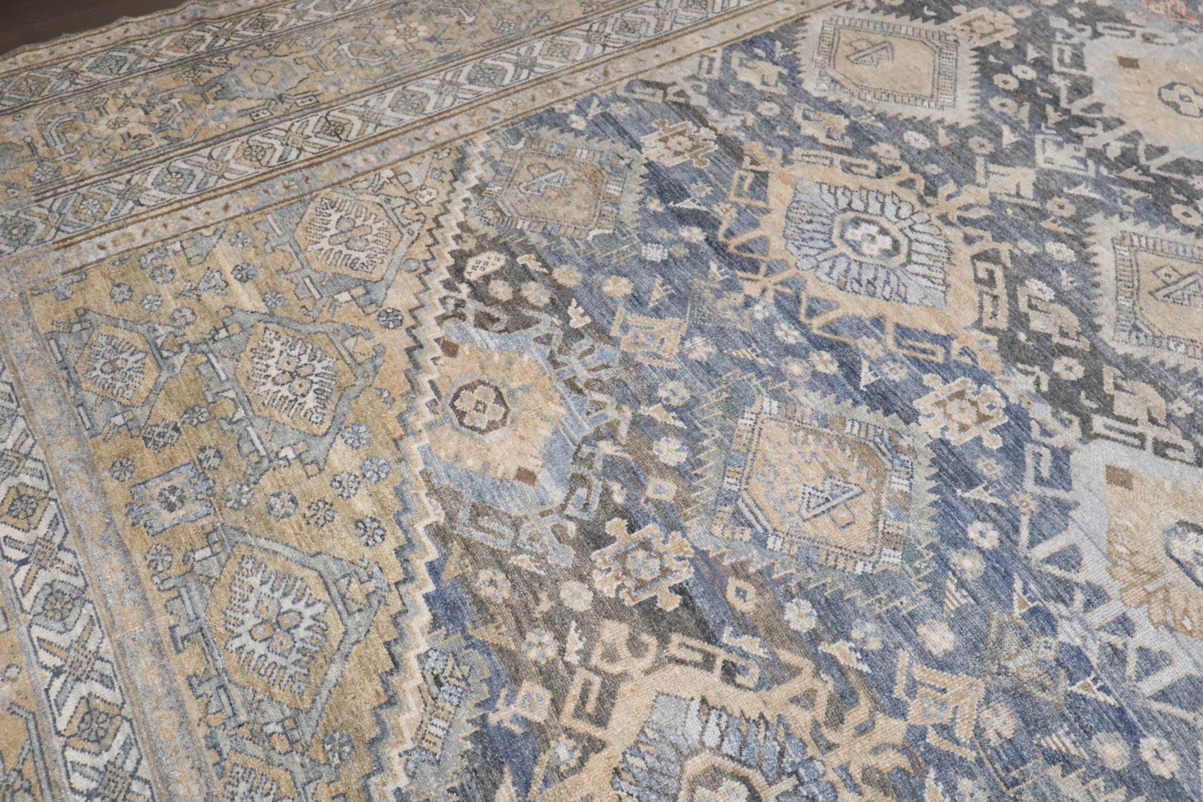Zabihi Kollektion Oversize Geometrischer antiker persischer Malayer-Teppich in Übergröße (Persisch) im Angebot