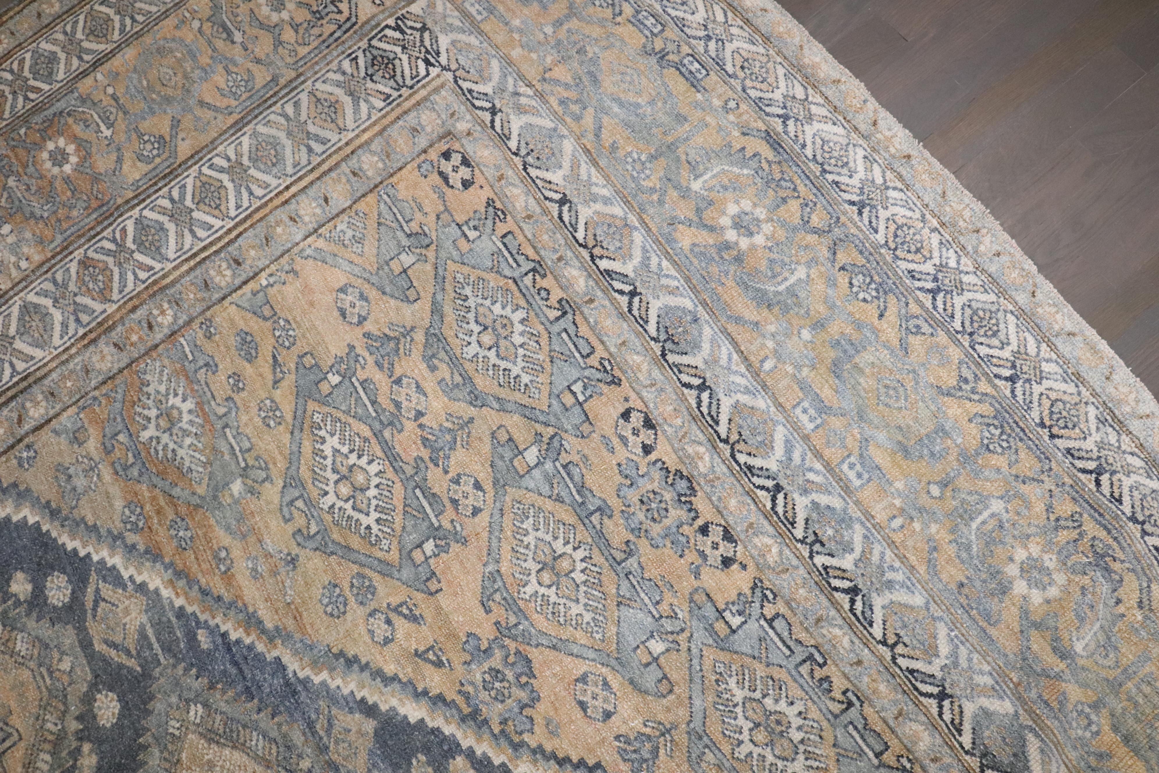 Zabihi Kollektion Oversize Geometrischer antiker persischer Malayer-Teppich in Übergröße (Handgewebt) im Angebot