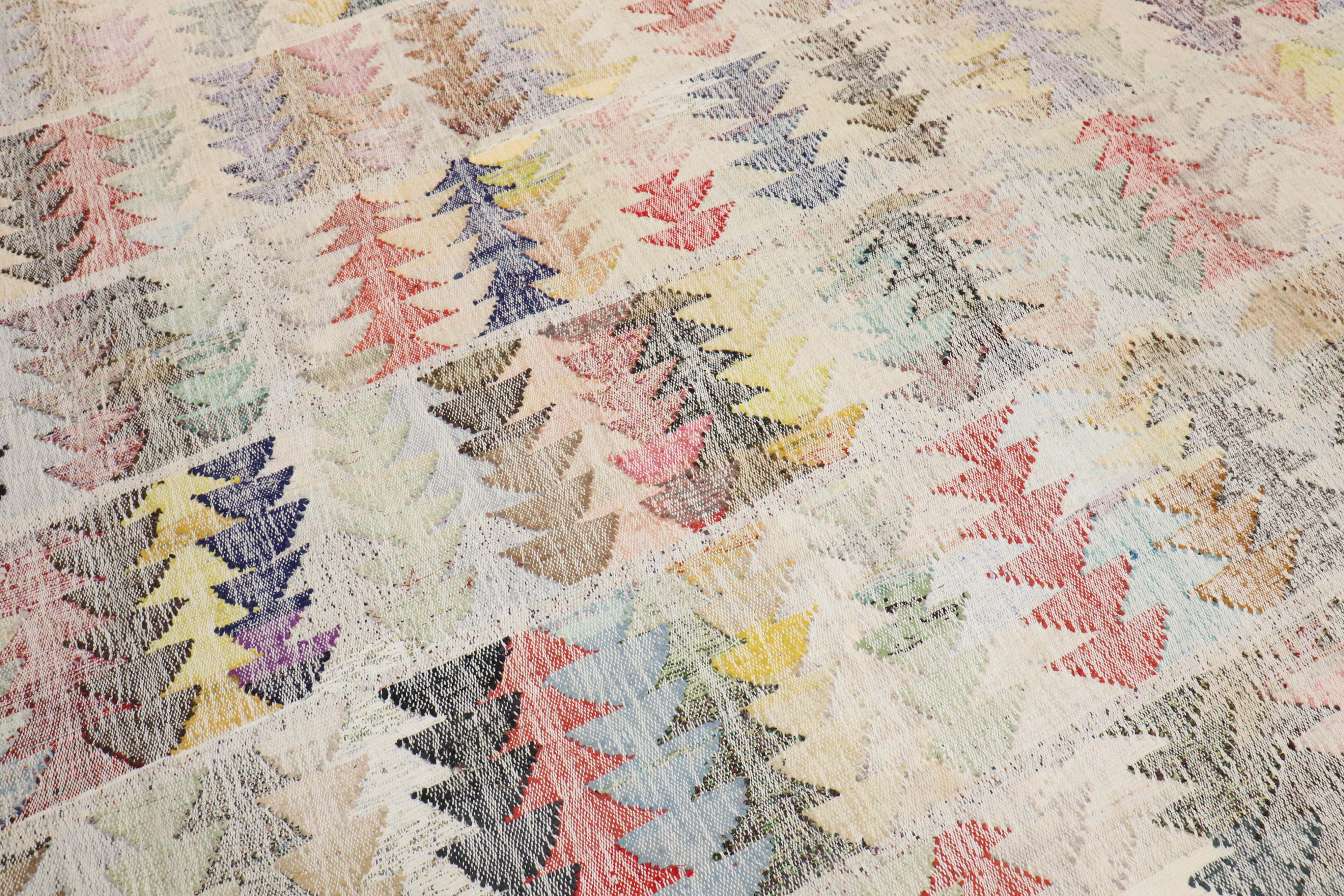 Futuriste Collection Zabihi collection Kilim turc géométrique d'inspiration vintage en vente
