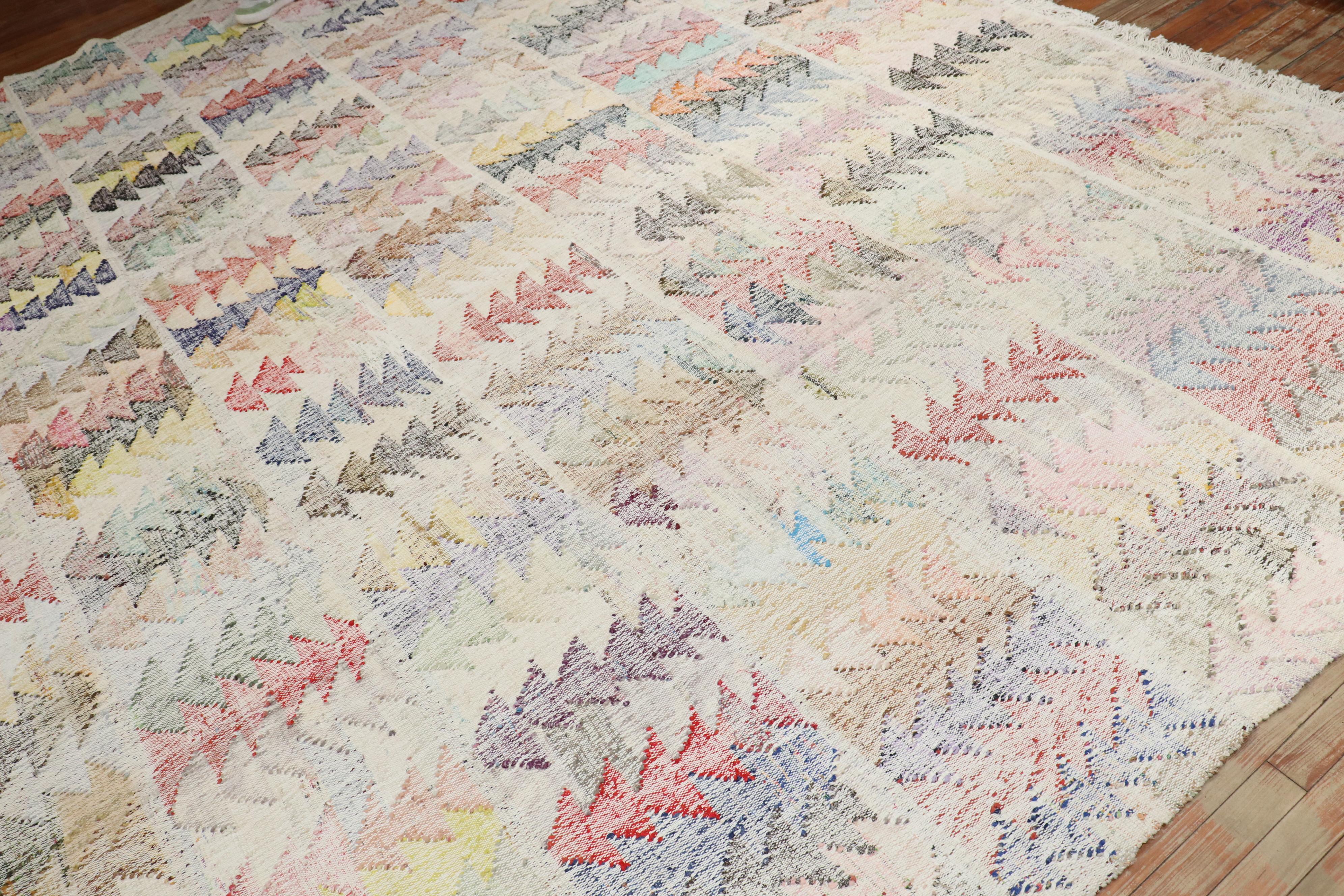 Turc Collection Zabihi collection Kilim turc géométrique d'inspiration vintage en vente