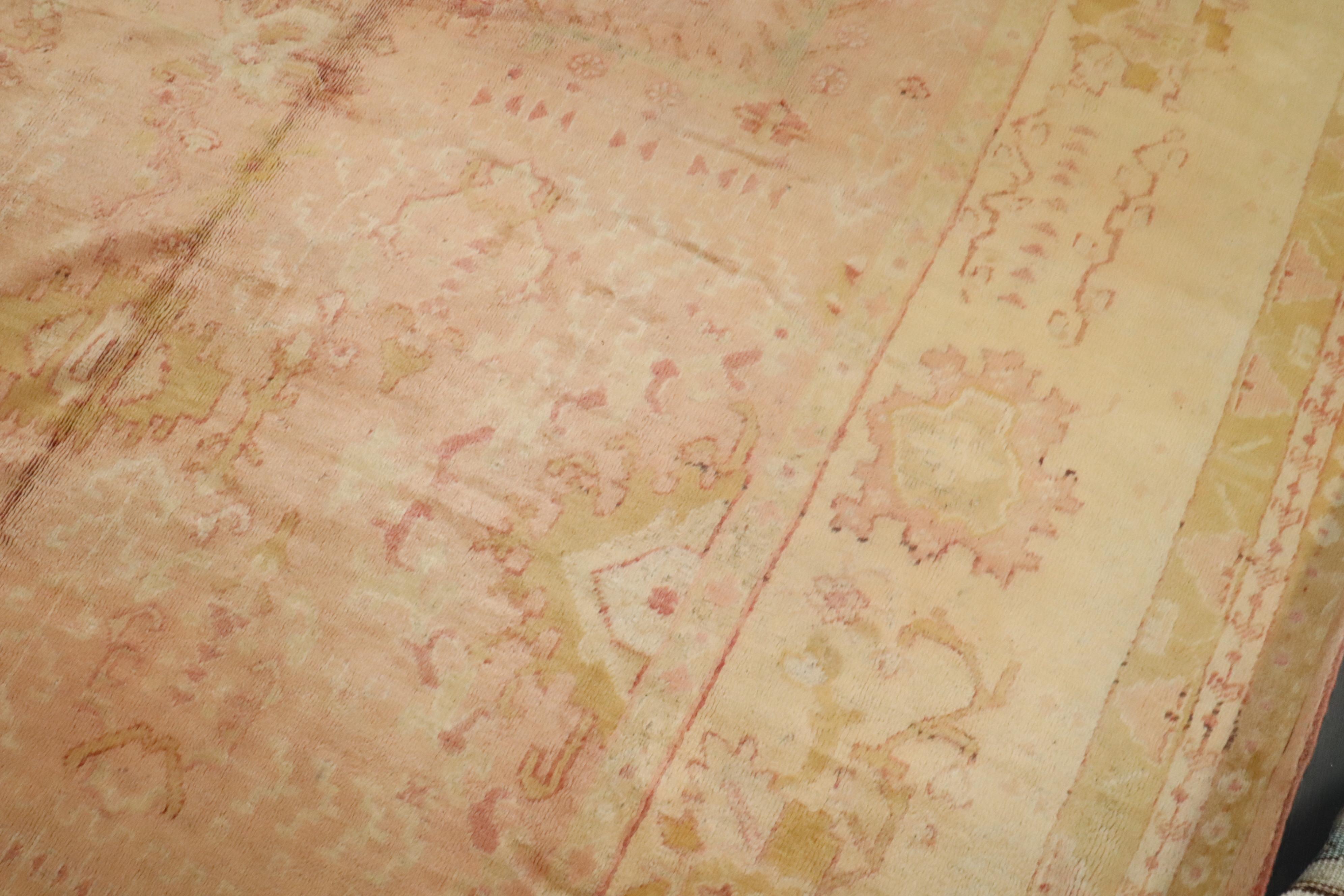 Zabihi Kollektion Oversize Rosa Gold Großer antiker türkischer Oushak-Teppich im Zustand „Gut“ im Angebot in New York, NY