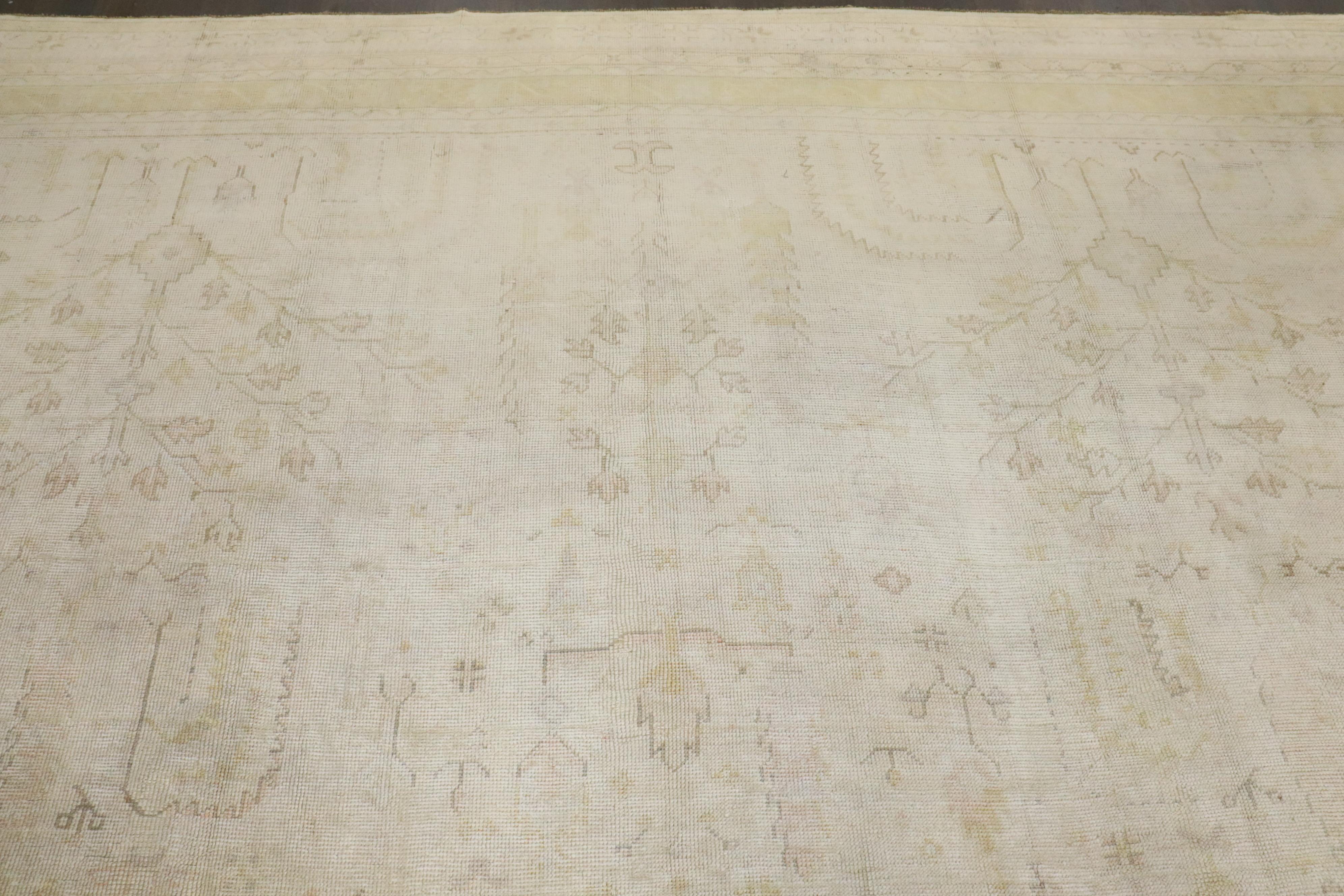 Zabihi Collection Oversize Square Antique Turkish Oushak Pale Color Rug en Bueno estado para la venta en New York, NY