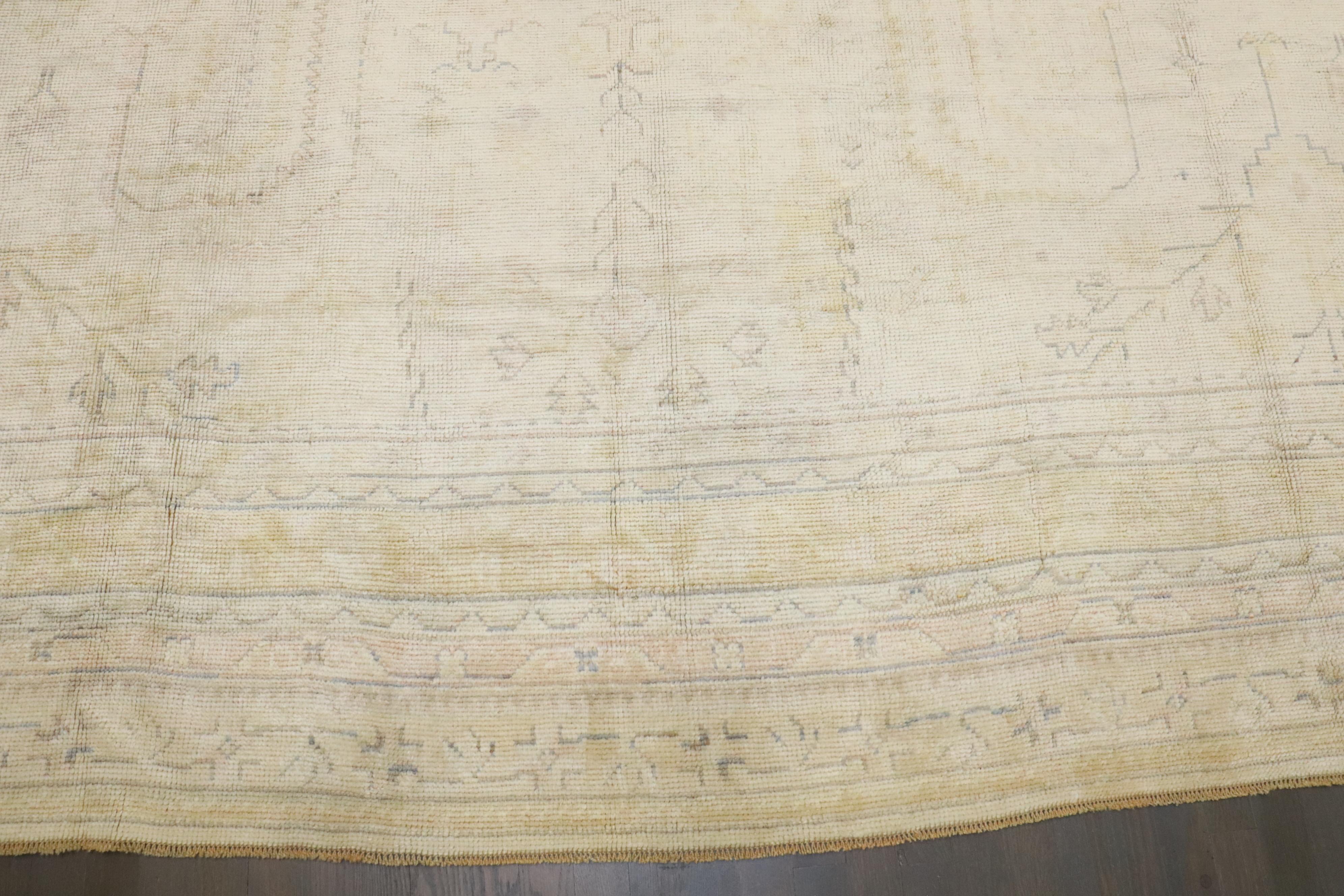 Zabihi Collection Oversize Square Antique Turkish Oushak Pale Color Rug en venta 1