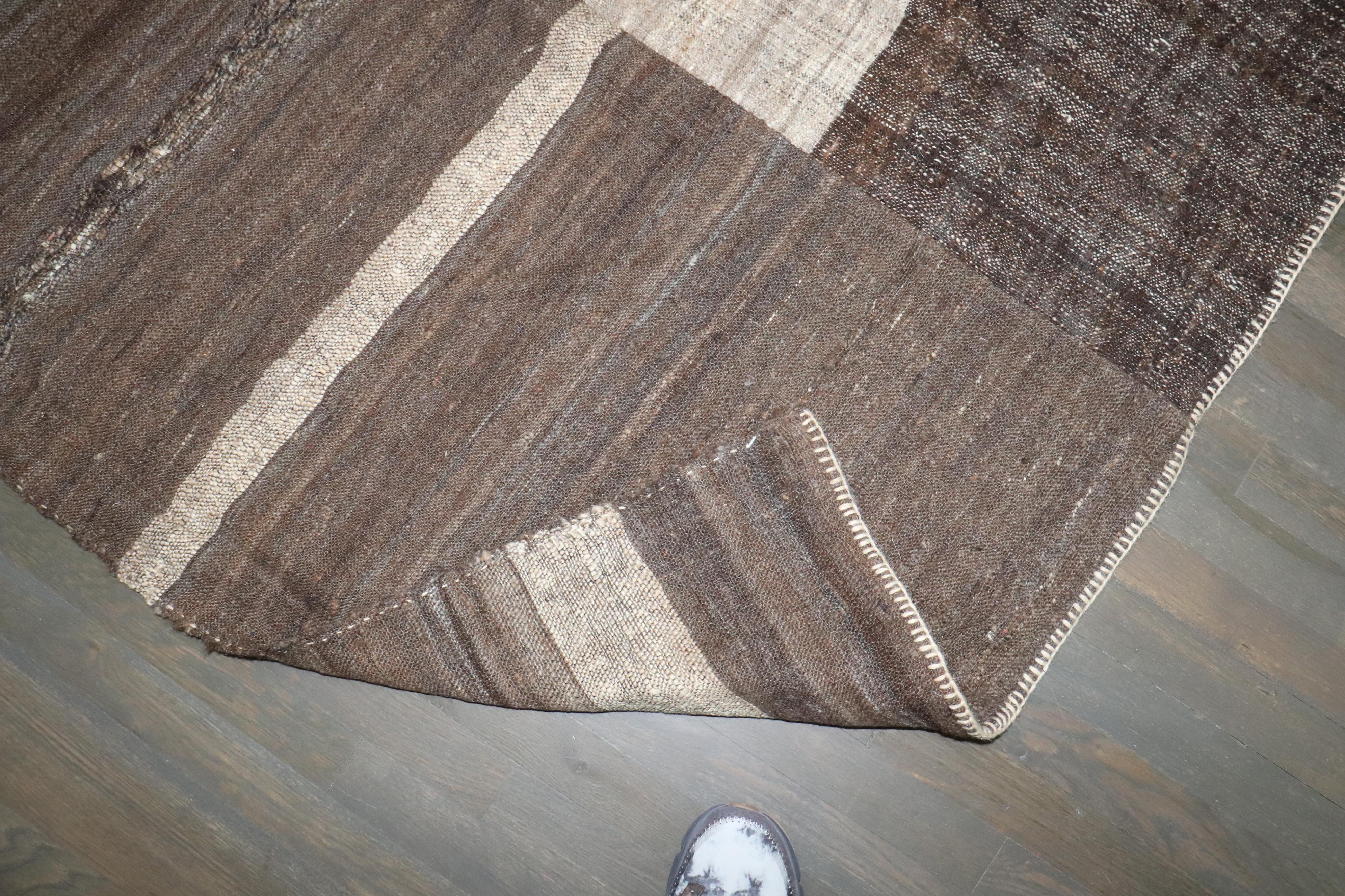 Zabihi Collection Oversize Square Persian Kilim (Handgeknüpft) im Angebot
