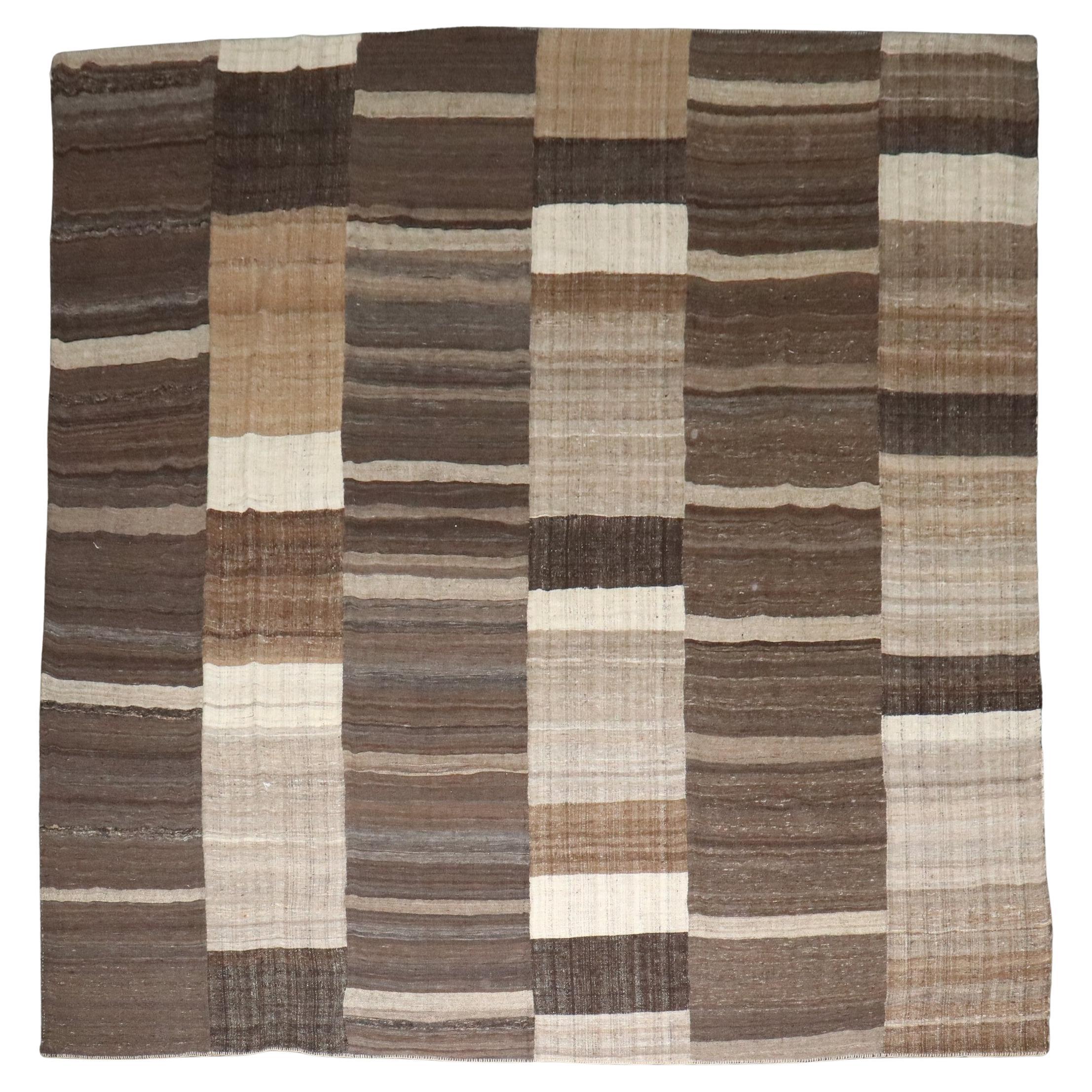 Zabihi Collection Oversize Square Persian Kilim im Angebot