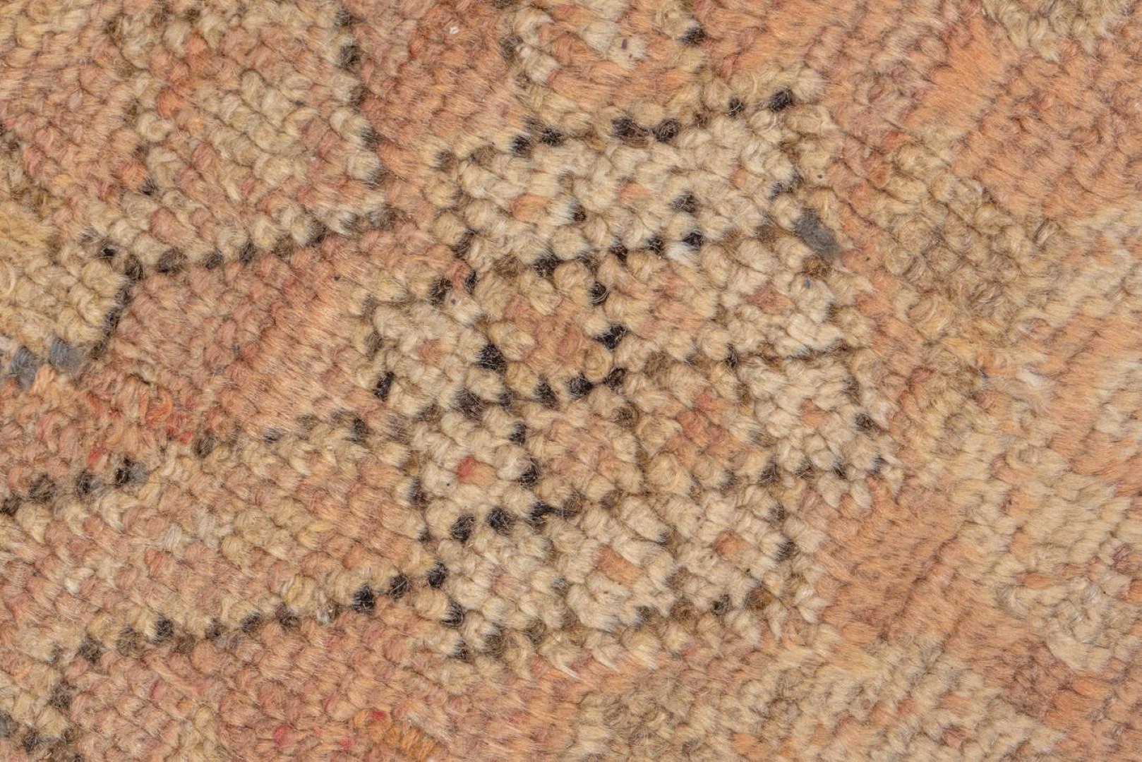 Ein großer antiker Oushak-Teppich in Pfirsich, Sand und Braun aus dem frühen 20.

Einzelheiten
Teppich nein.	10463
Größe	16' 7