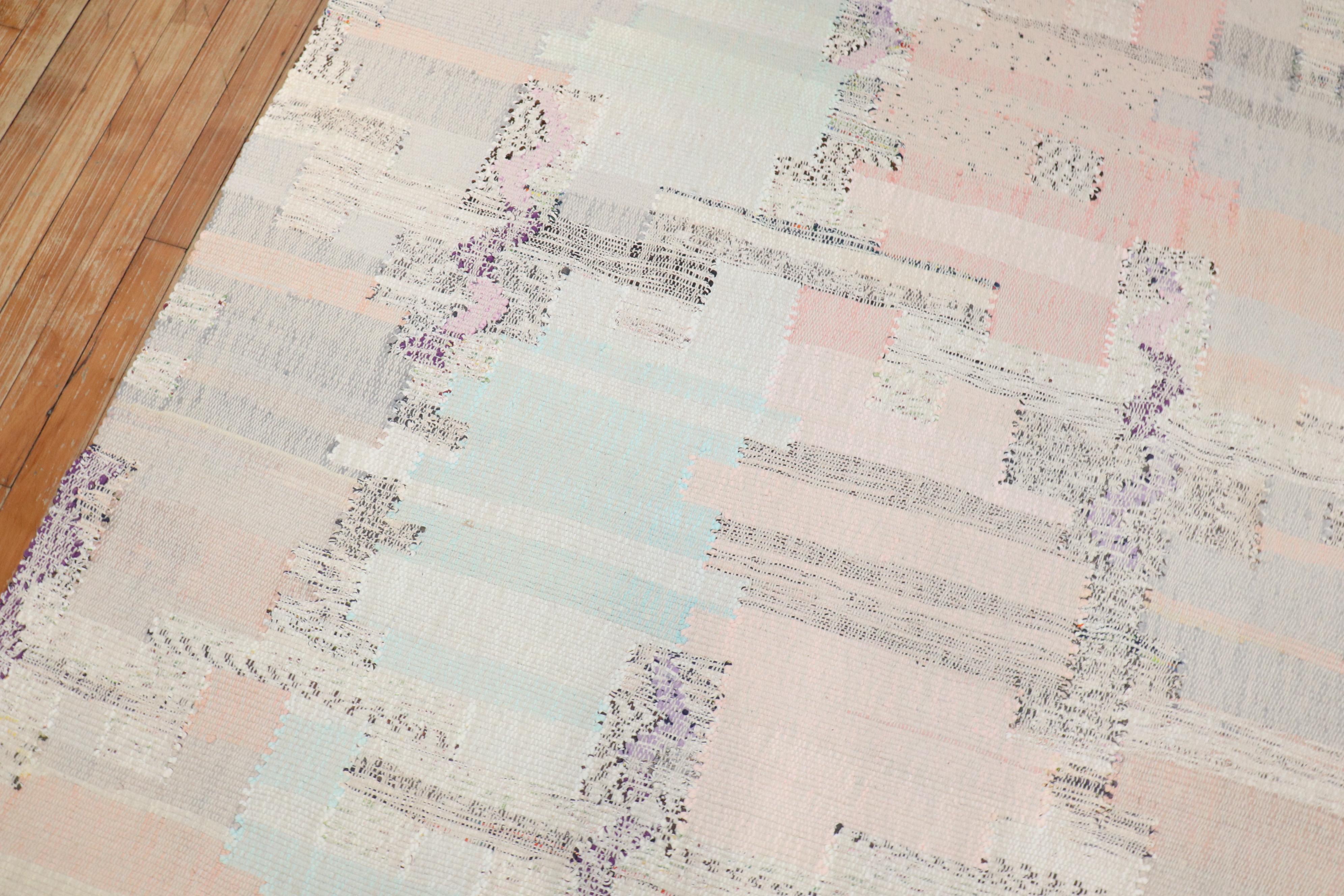 Scandinave moderne Collection Zabihi - Kilim turc vintage surdimensionné d'influence scandinave en vente