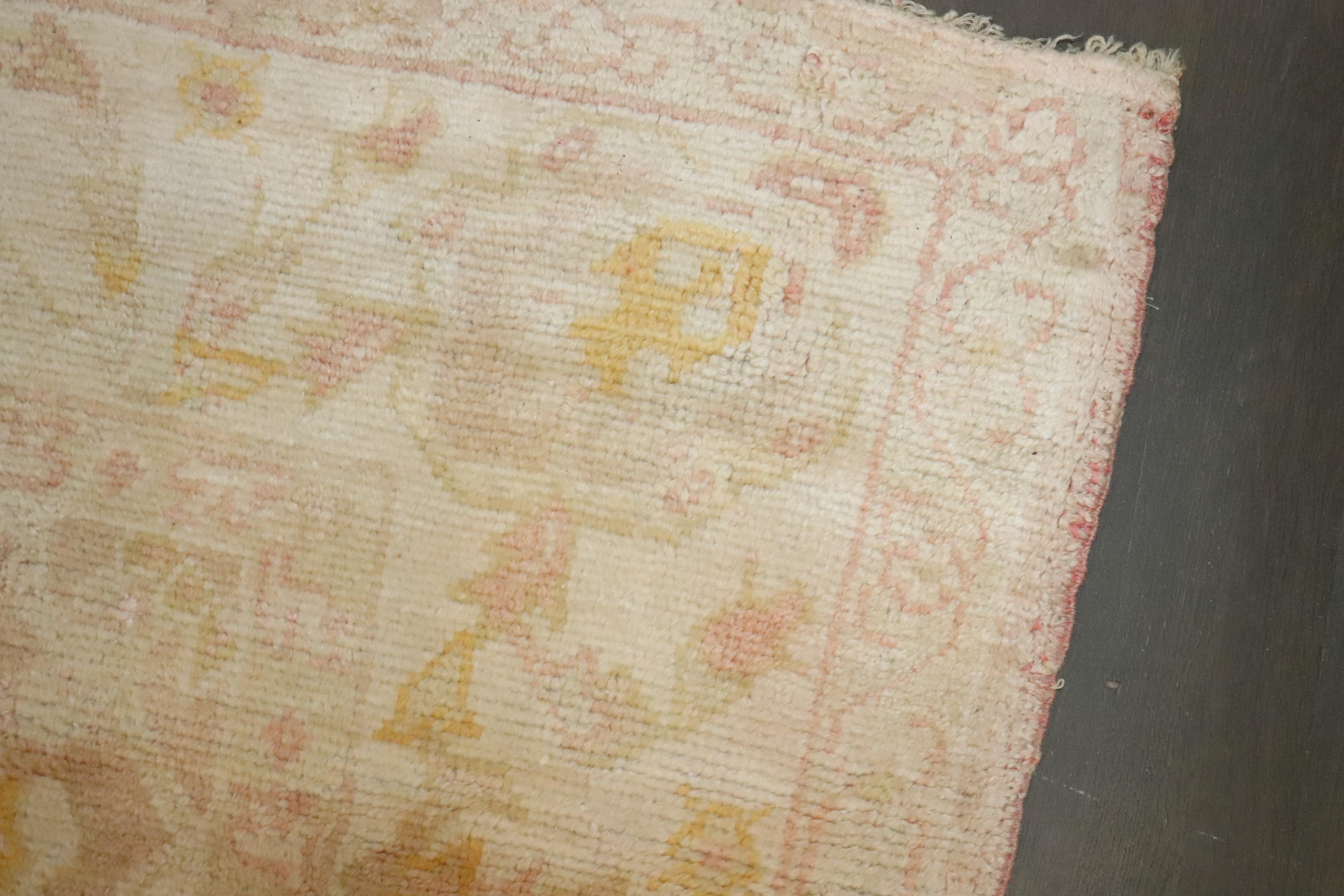 Zabihi Collection Blassrosa Türkischer Oushak Antiker Teppich im Angebot 3