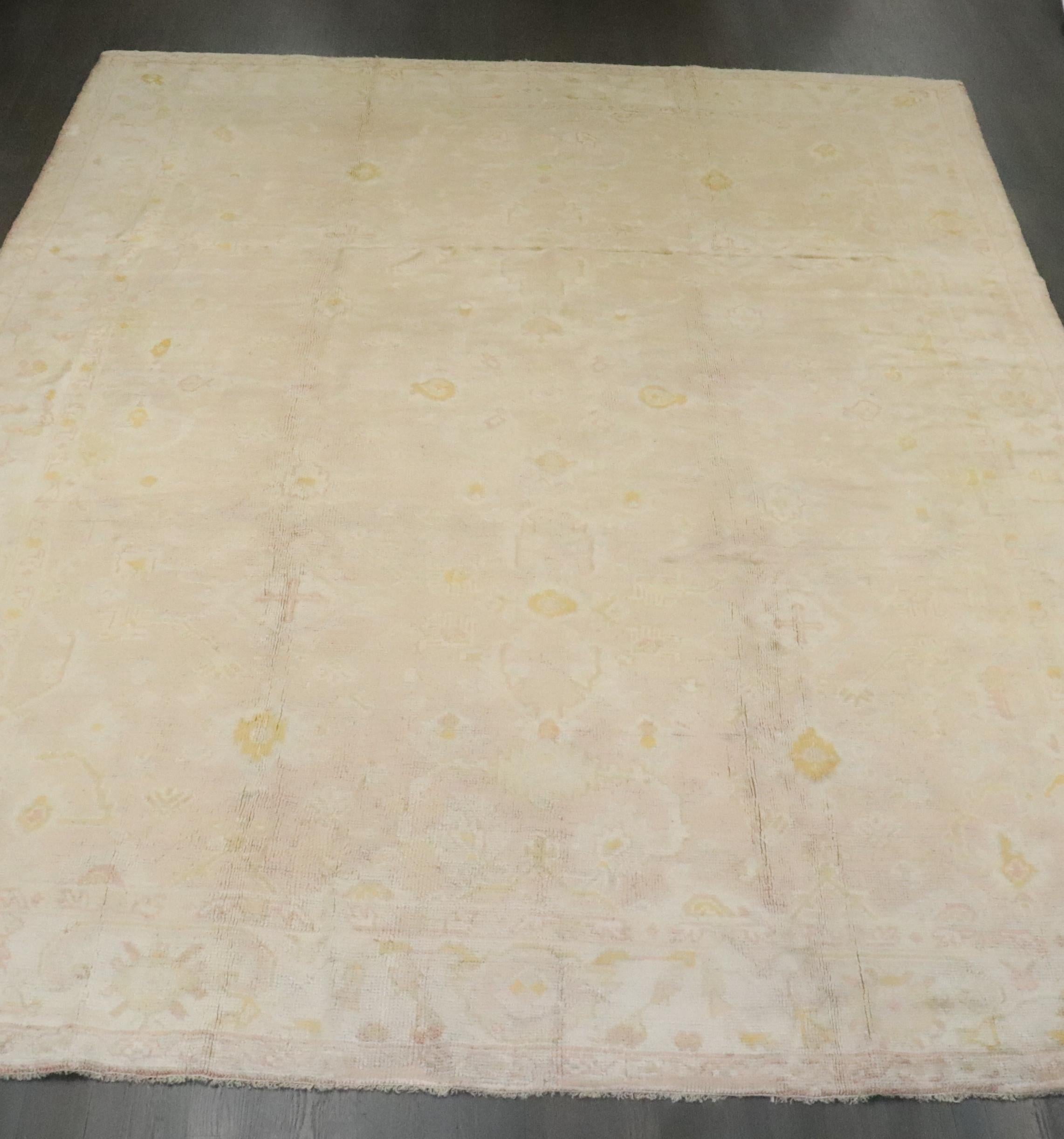 Zabihi Collection Blassrosa Türkischer Oushak Antiker Teppich im Angebot 6