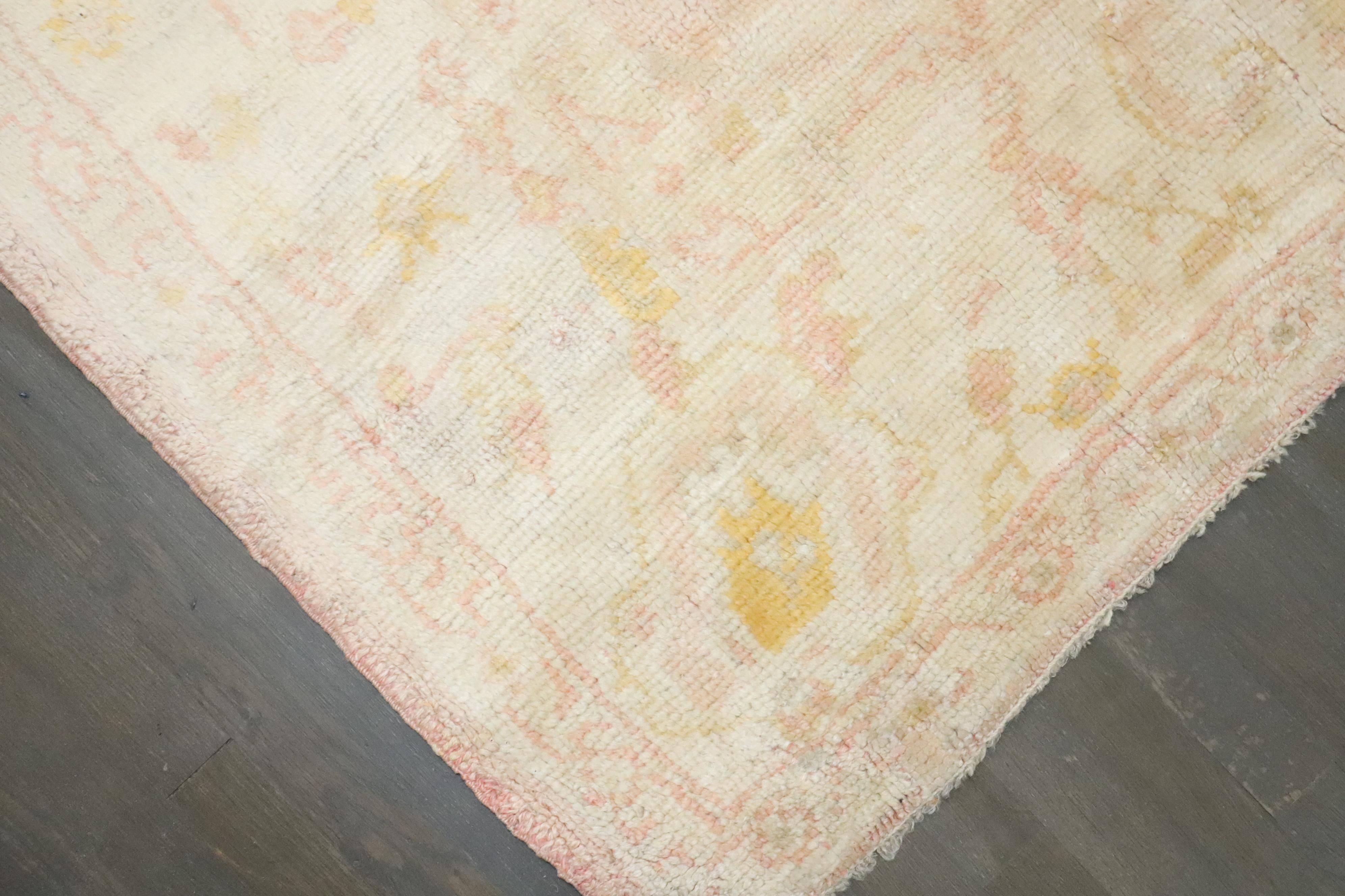 Zabihi Collection Blassrosa Türkischer Oushak Antiker Teppich im Angebot 7