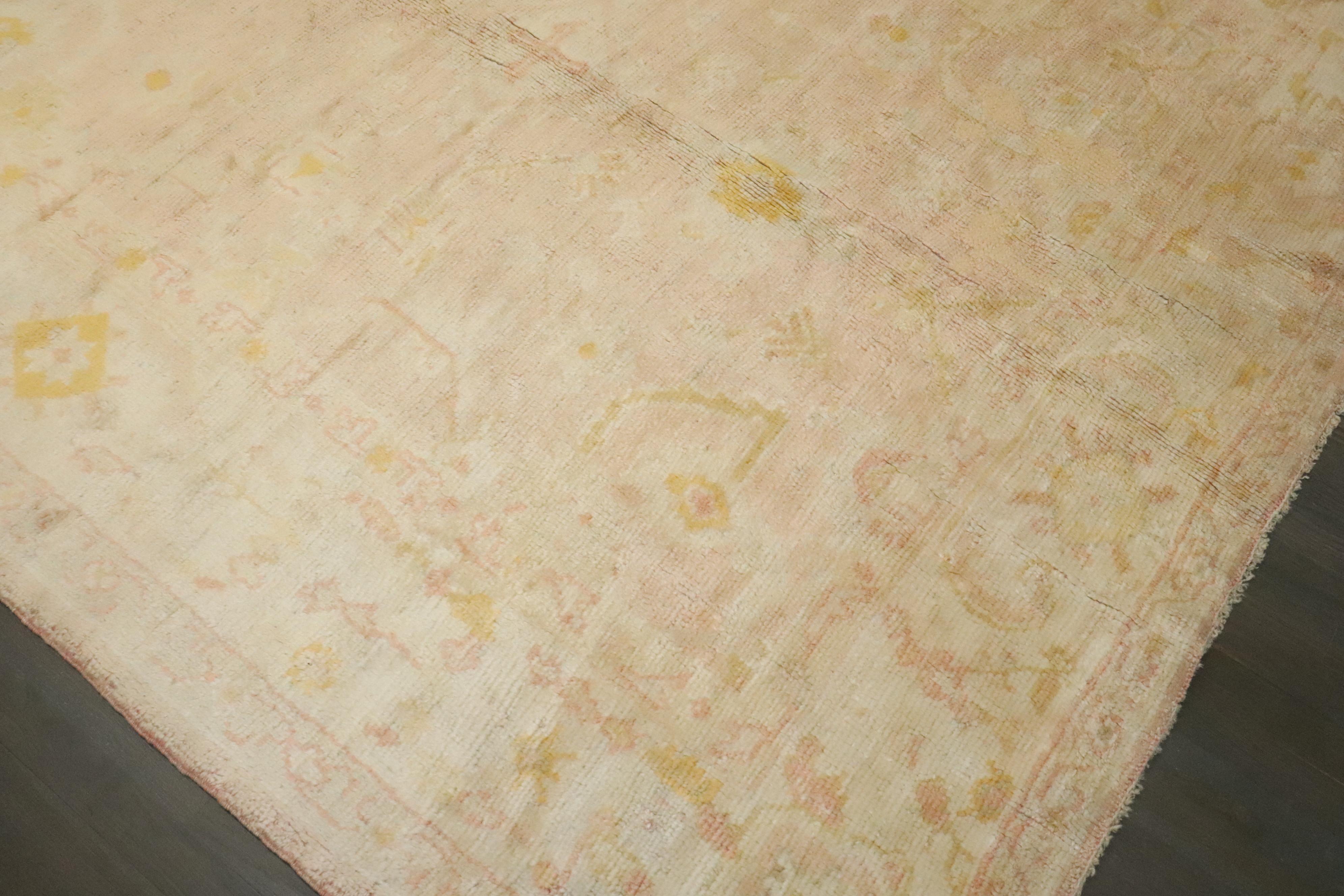 ein blassrosa antiker Oushak-Teppich aus dem frühen 20.

Einzelheiten
Teppich nein.	10836
Größe	10' 2