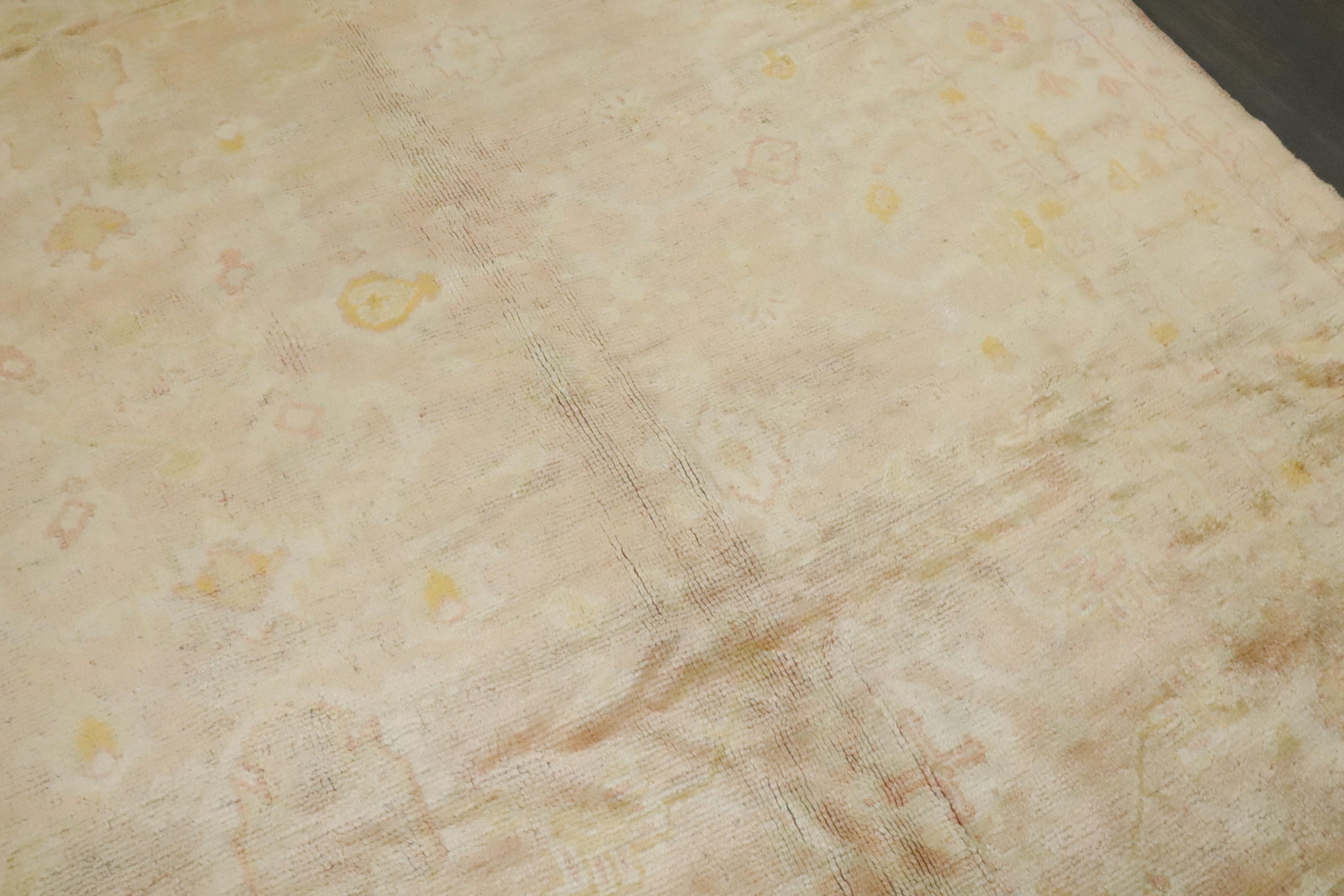 Zabihi Collection Blassrosa Türkischer Oushak Antiker Teppich (Handgewebt) im Angebot