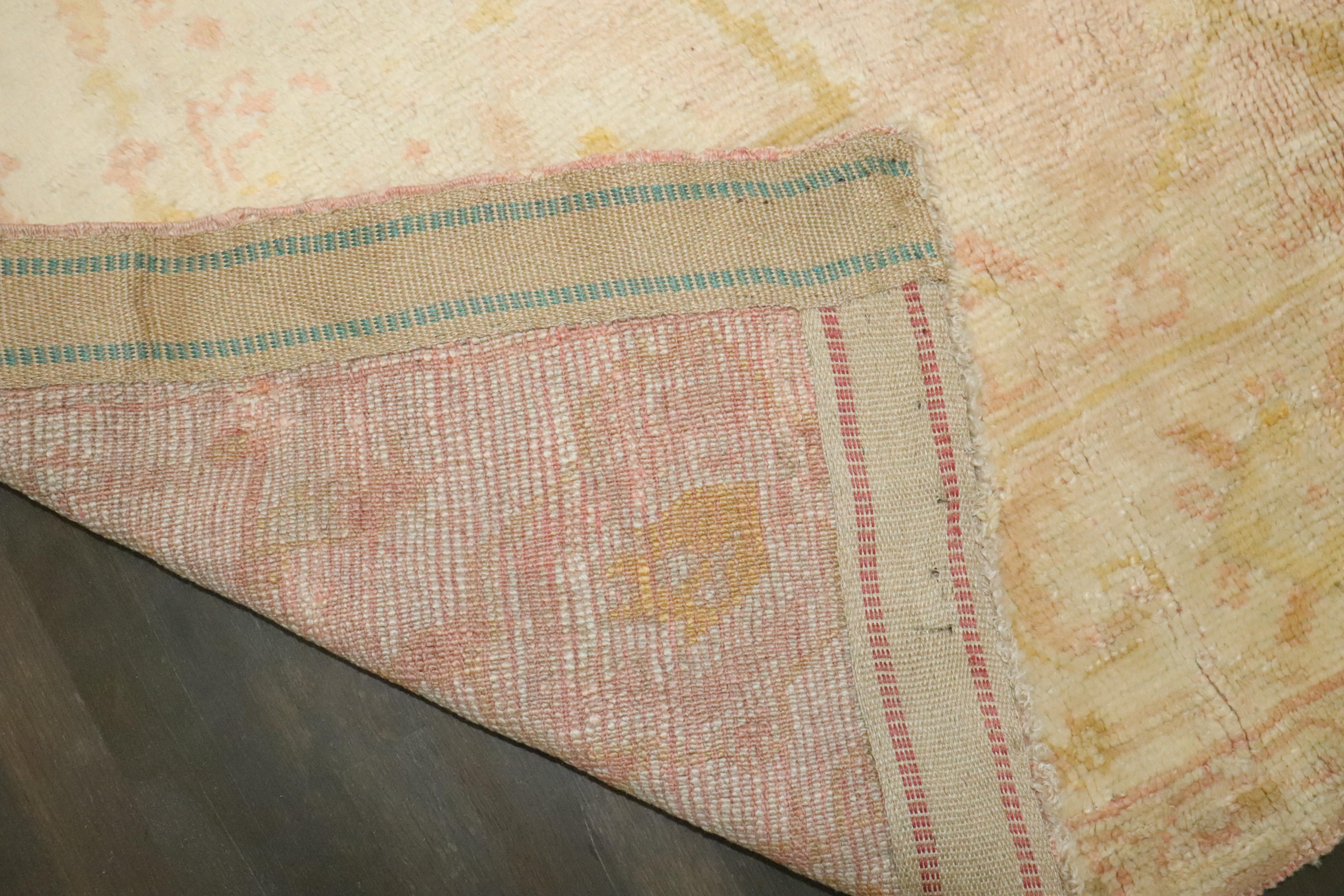 Zabihi Collection Blassrosa Türkischer Oushak Antiker Teppich (Wolle) im Angebot