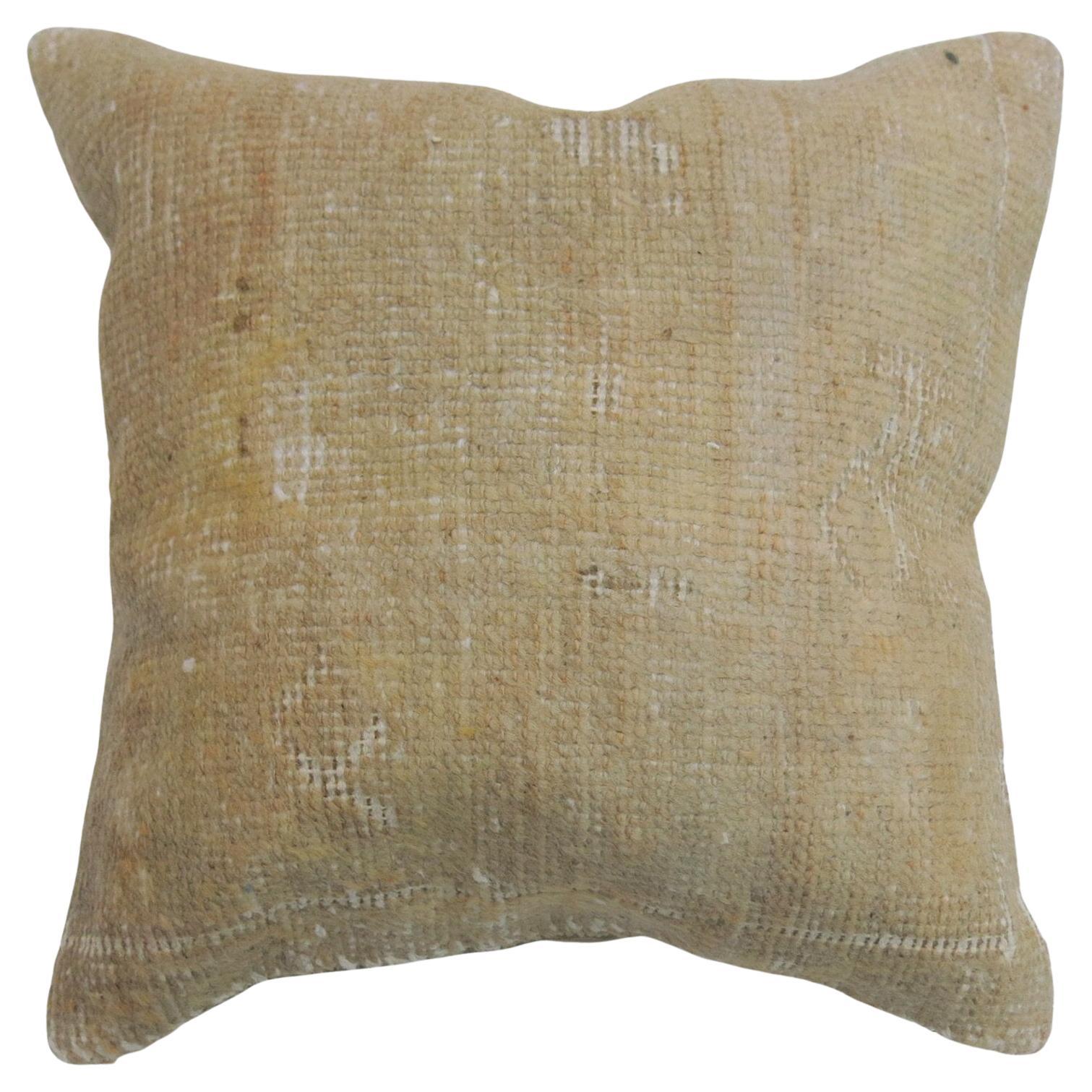 Petit oreiller de tapis Oushak turc pâle de la collection Zabihi en vente