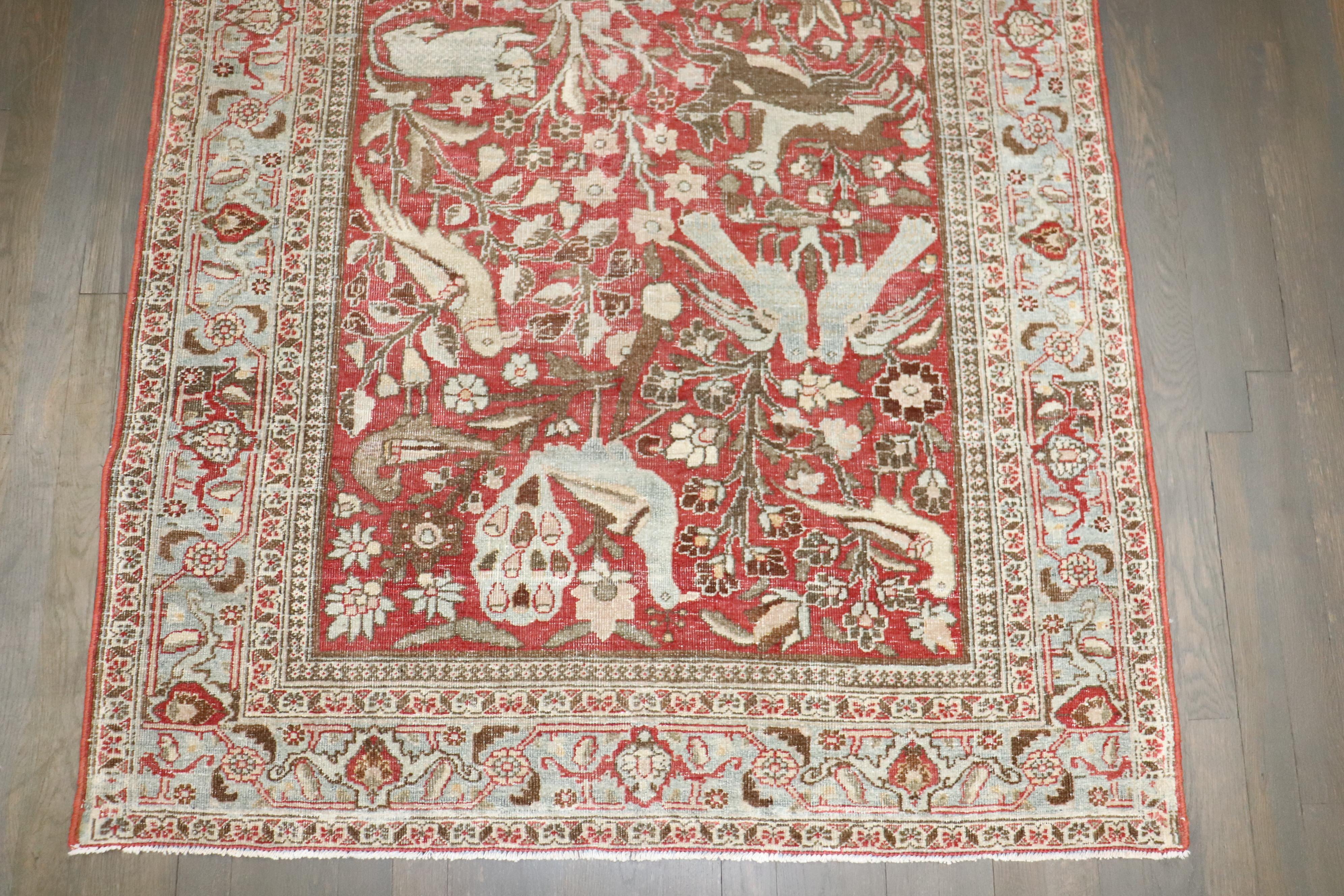 Zabihi Collection Persische Tierbilder Maschenteppich Rot (Islamisch) im Angebot