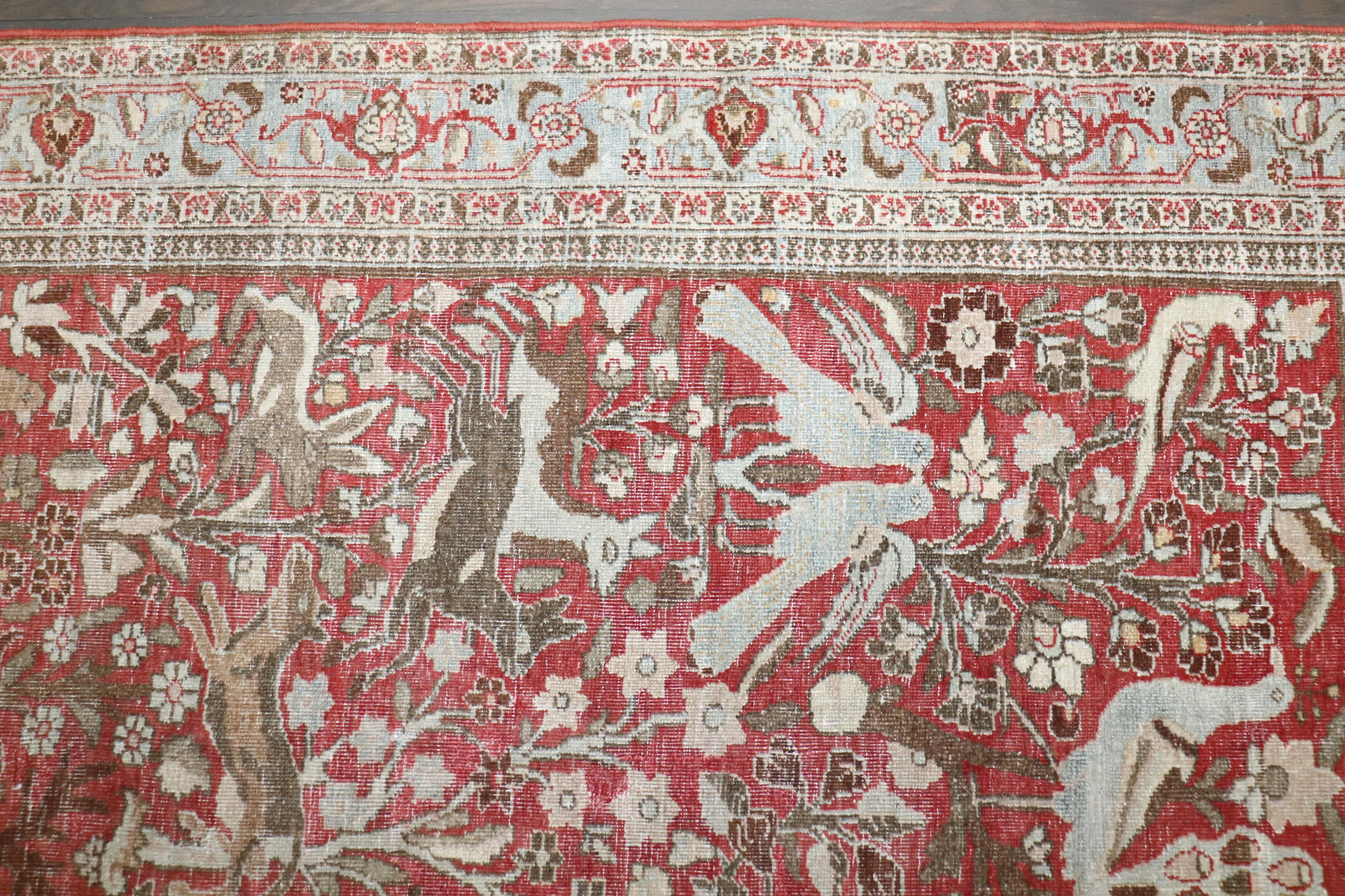 Zabihi Collection Persische Tierbilder Maschenteppich Rot (20. Jahrhundert) im Angebot