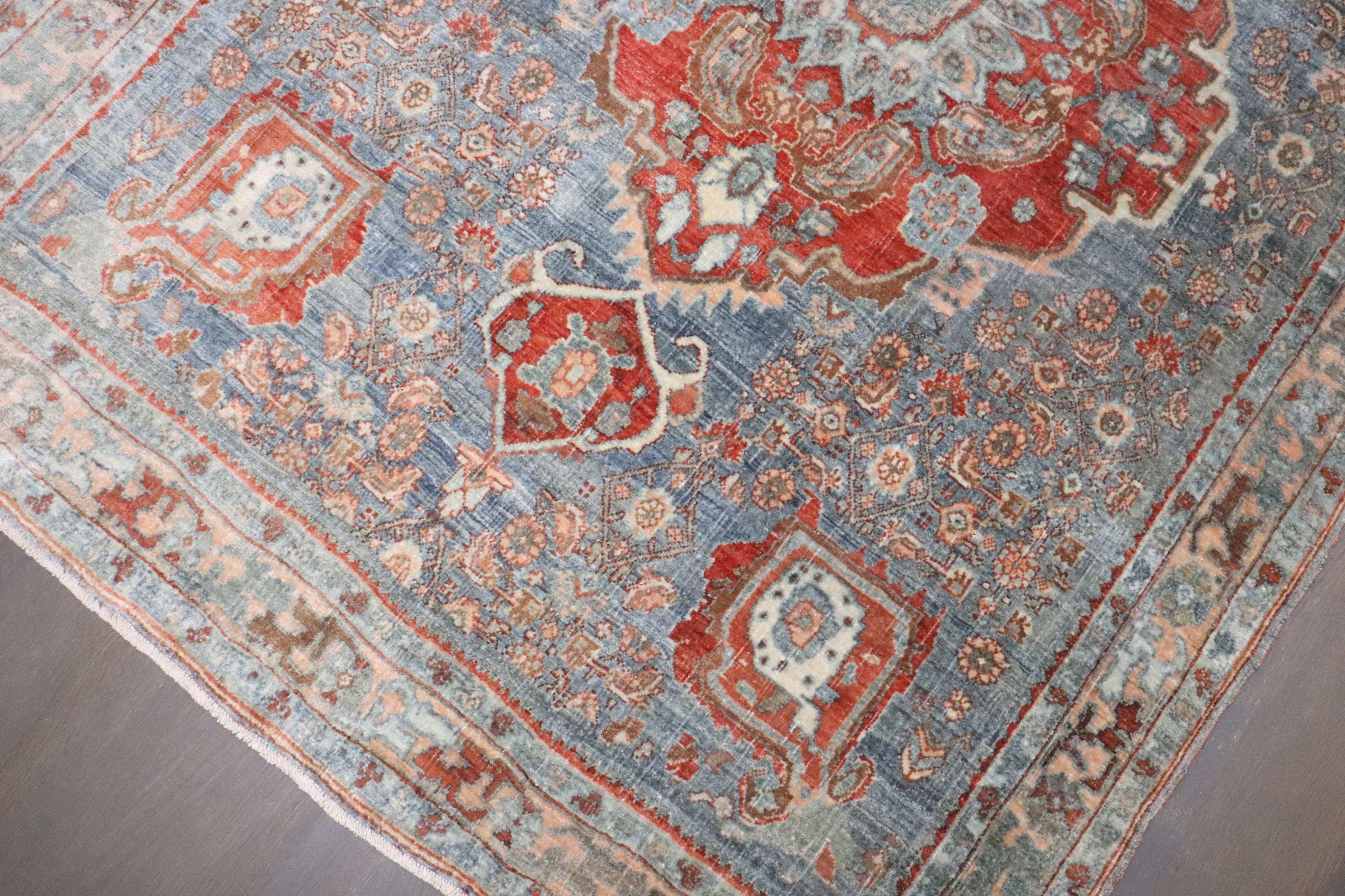 Tappeto Zabihi Collection Persian Antique Bidjar Accent Small In condizioni buone in vendita a New York, NY