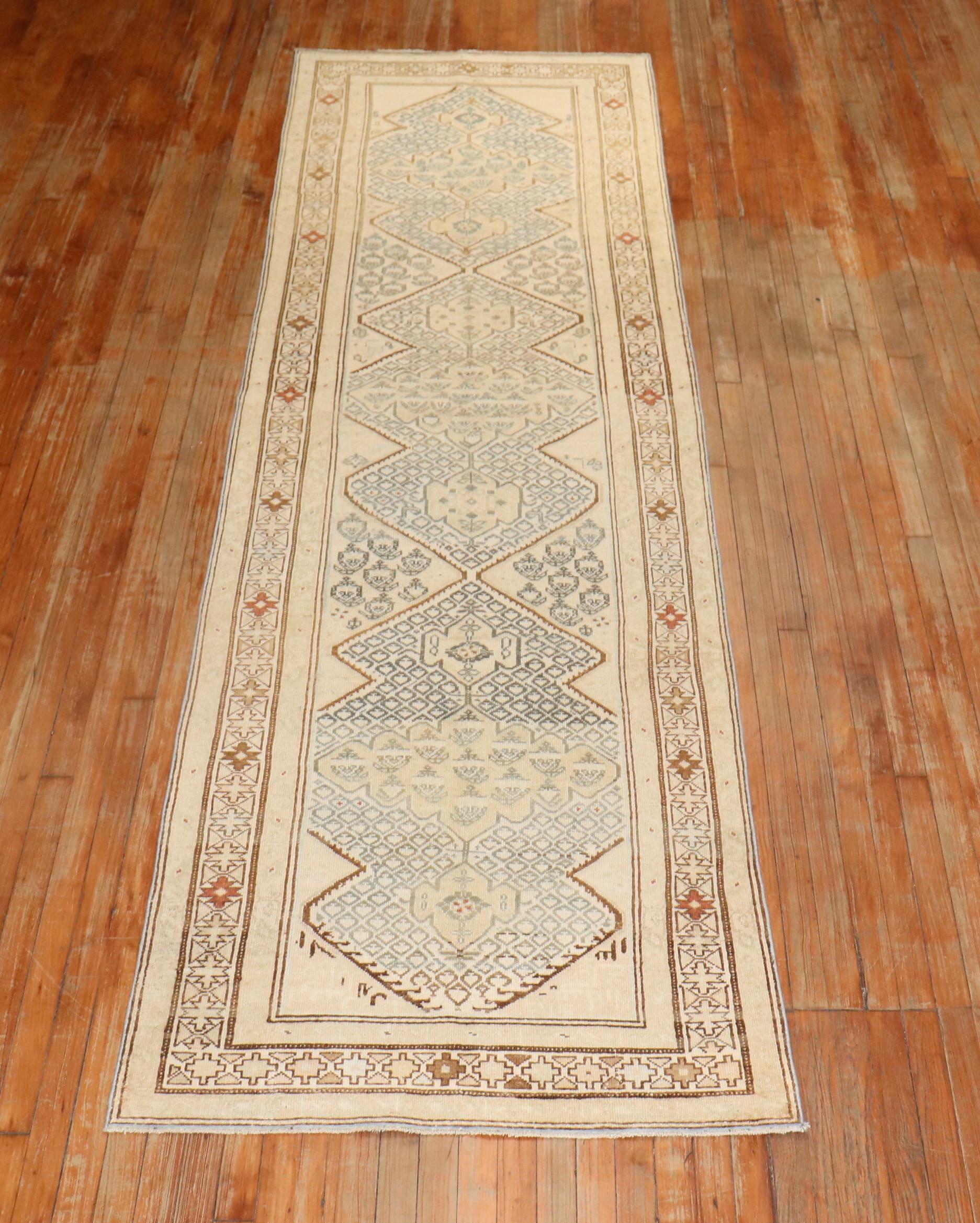 Persiano Runner persiano antico Serab della Collection'S di Zabihi in vendita
