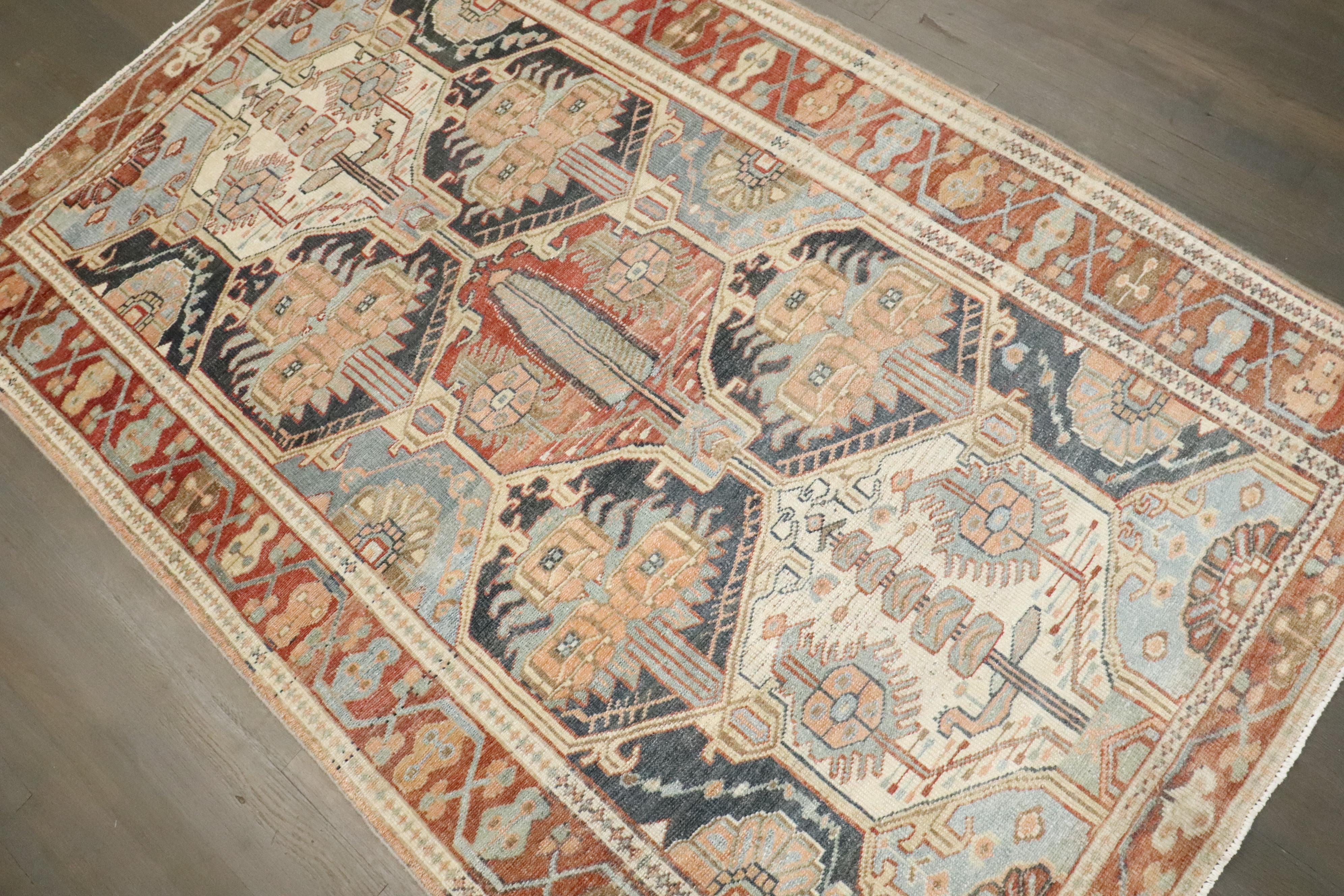 Zabihi Collection Persischer Bakhtiari Akzentteppich (Stammeskunst) im Angebot