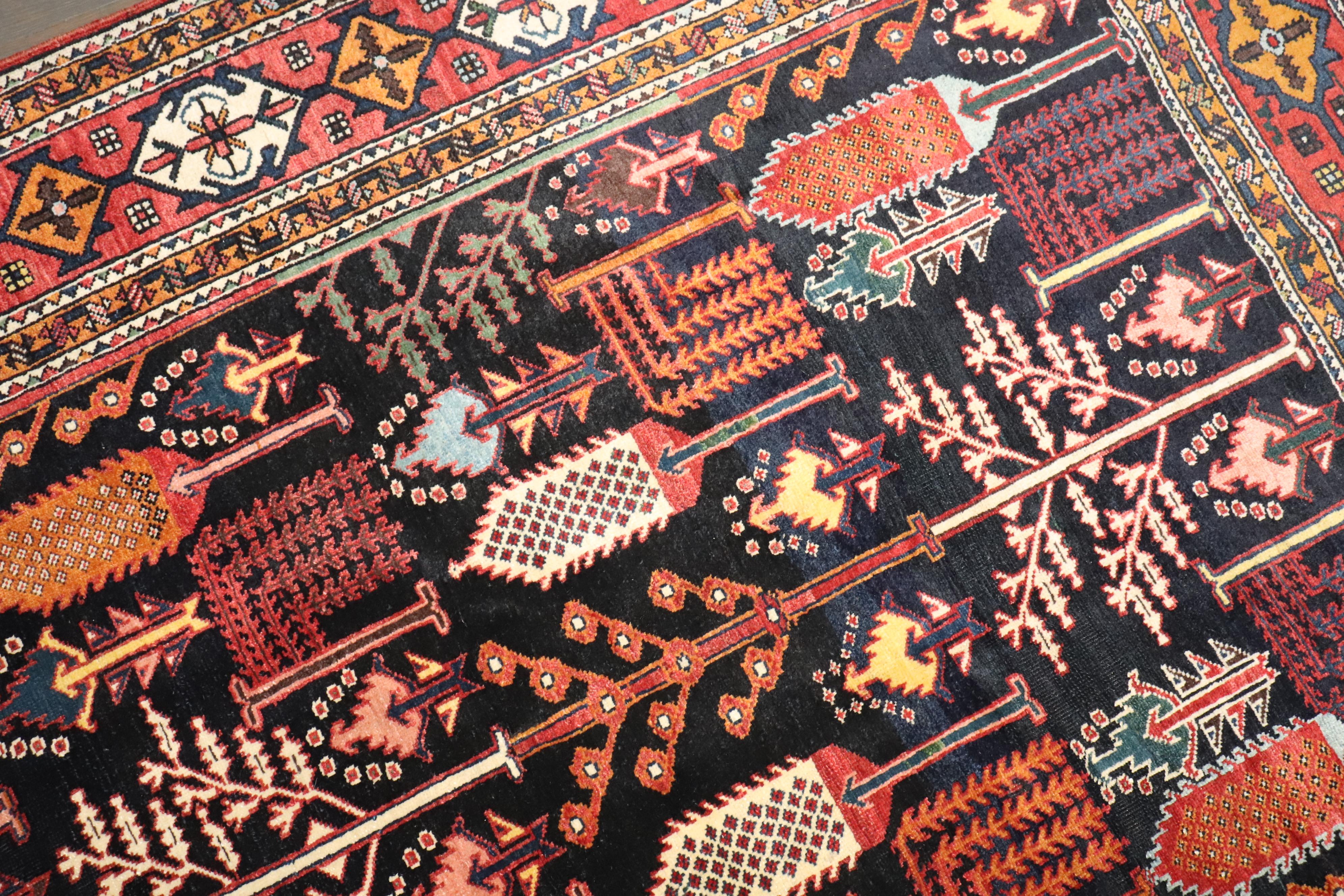 Zabihi Collection Persischer Bakhtiari Weidenbaum-Teppich (Wolle) im Angebot