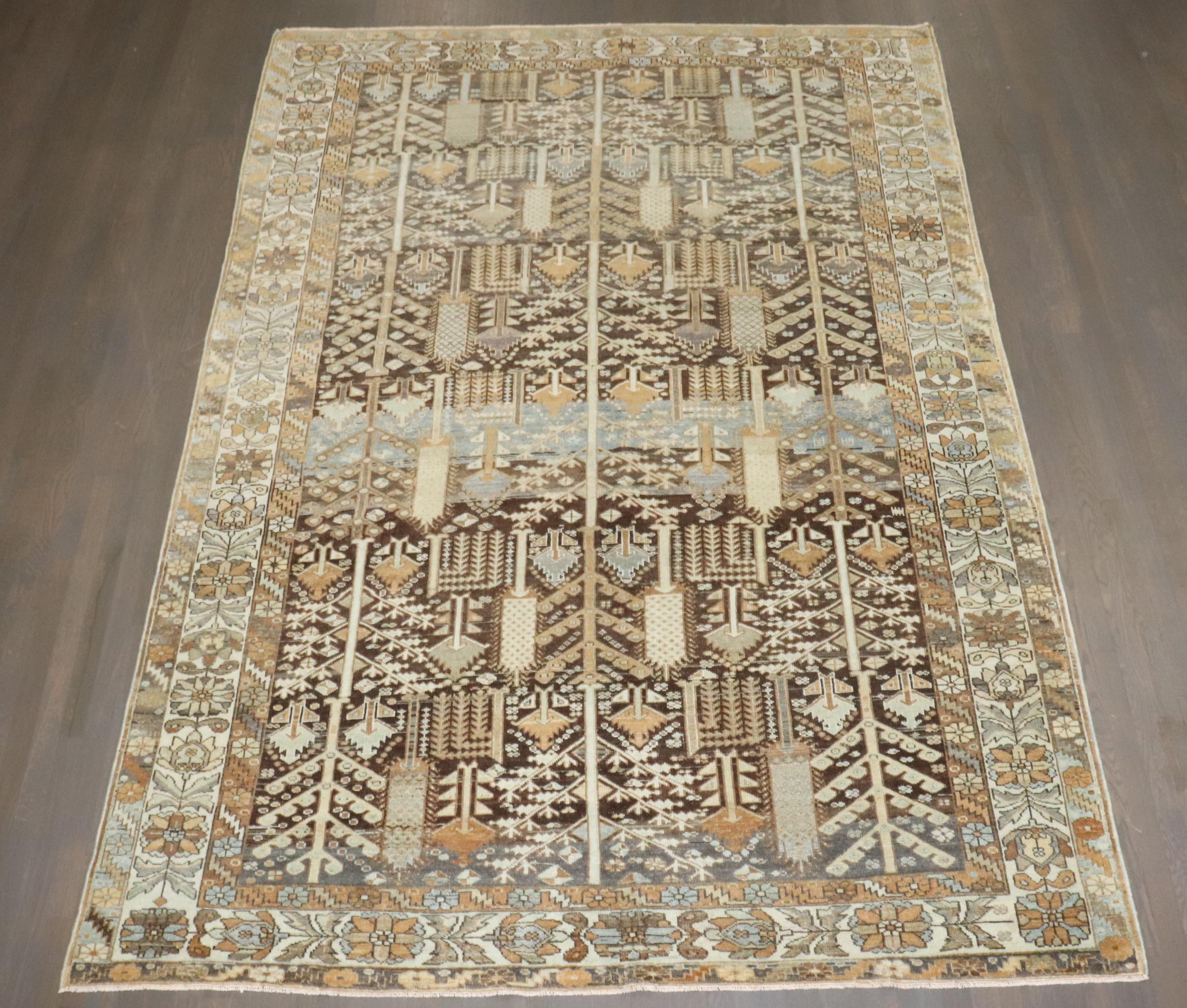 Laine Zabihi Collection S Persian Bakhtiari Willow Tree Rug (tapis de saule) en vente