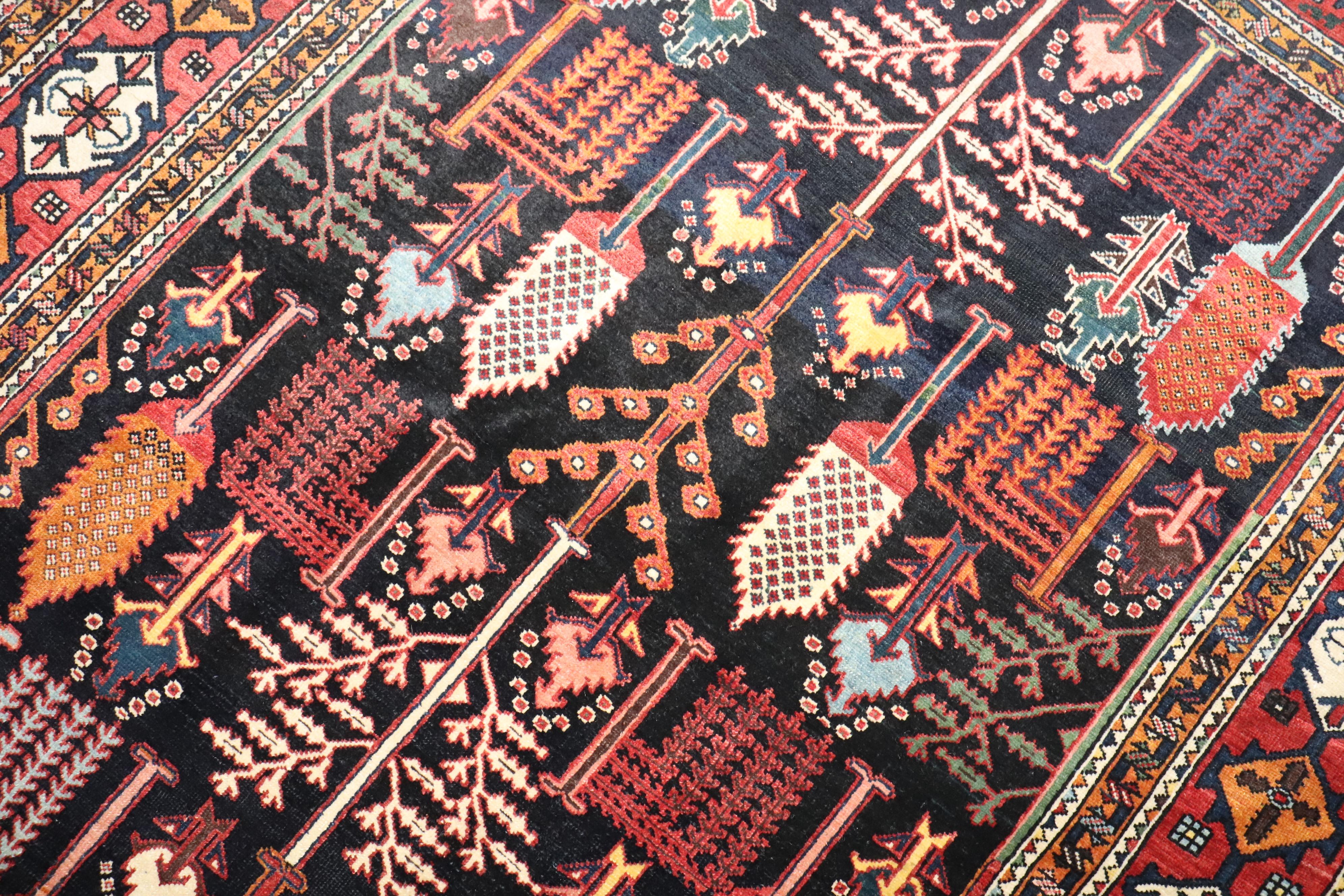 Zabihi Collection Persischer Bakhtiari Weidenbaum-Teppich im Angebot 2