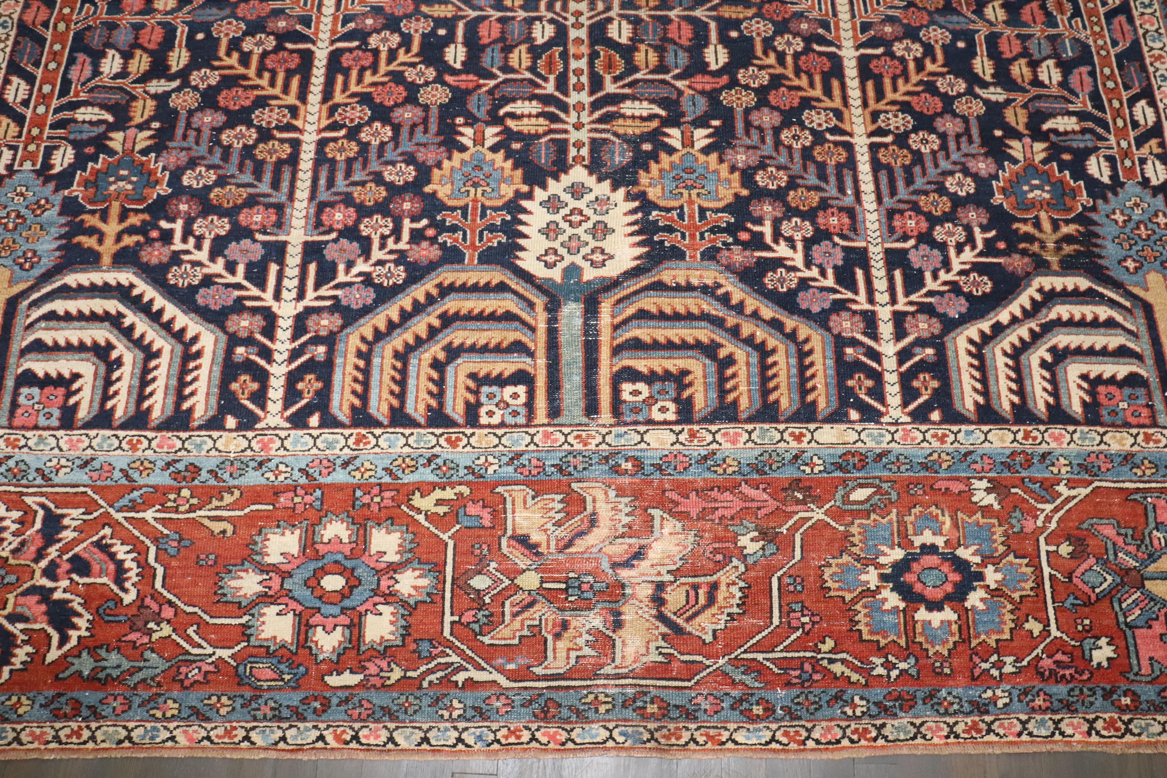 Tappeto Zabihi Collection Persian Bakshaish Tree of Life Dimensione Camera In condizioni buone in vendita a New York, NY