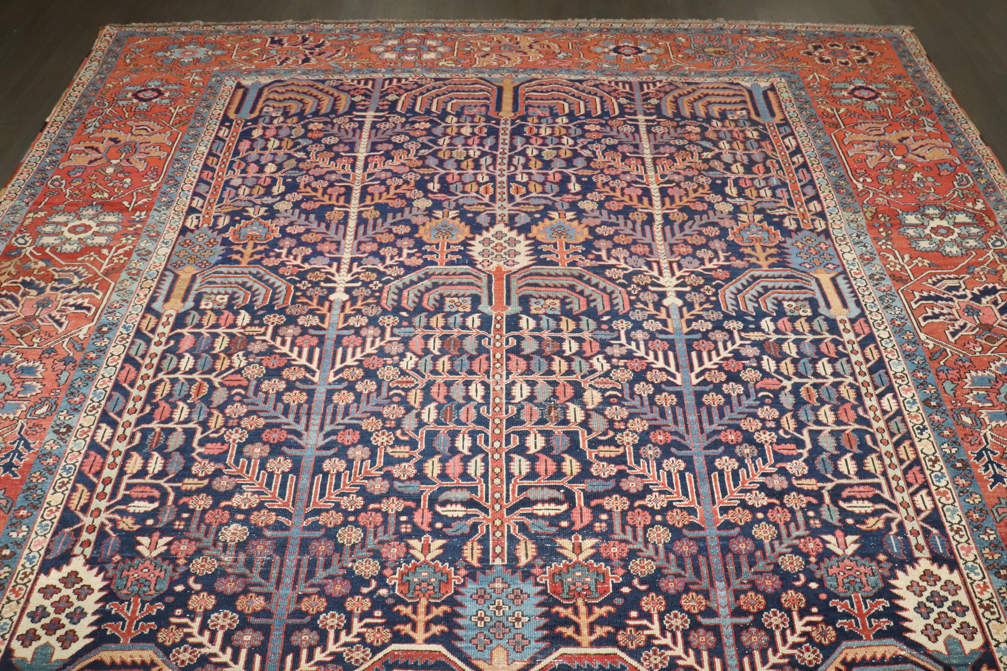 XX secolo Tappeto Zabihi Collection Persian Bakshaish Tree of Life Dimensione Camera in vendita