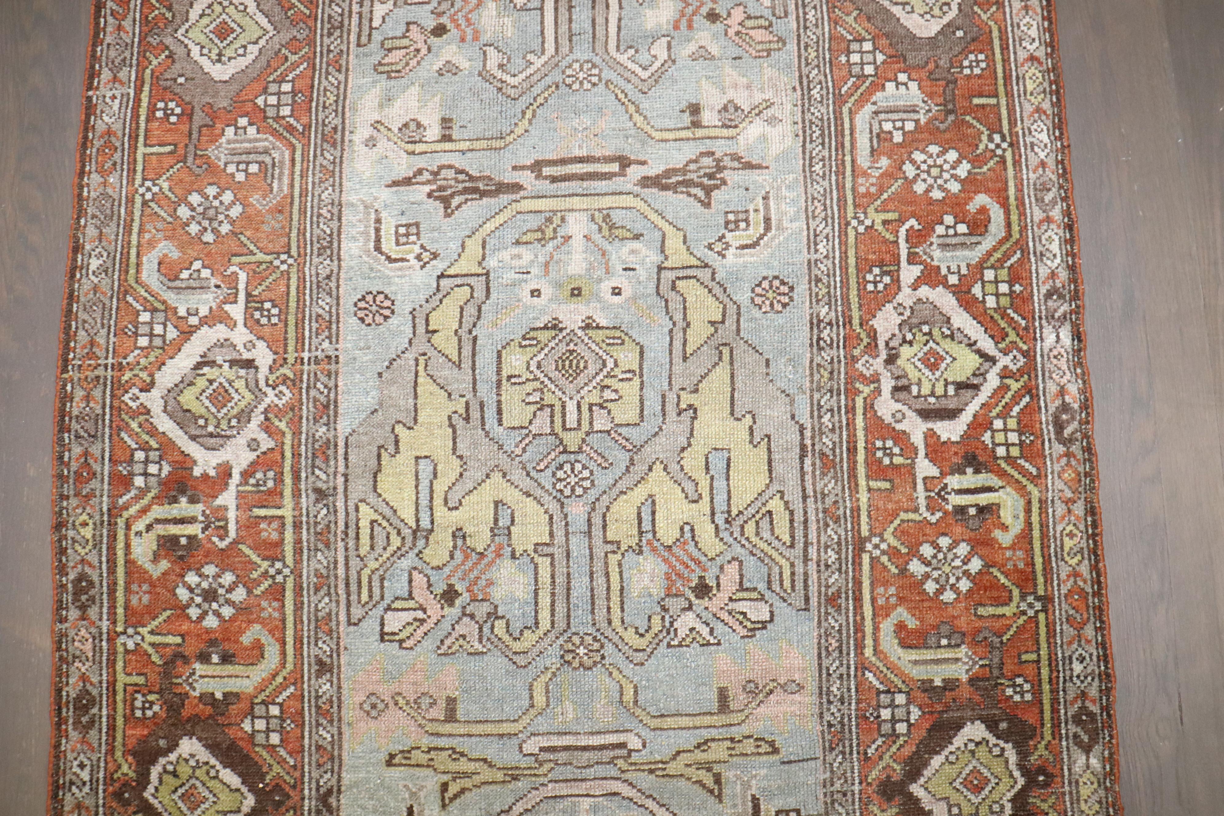 Zabihi Collection Persian Bidjar Antique Runner im Zustand „Gut“ im Angebot in New York, NY