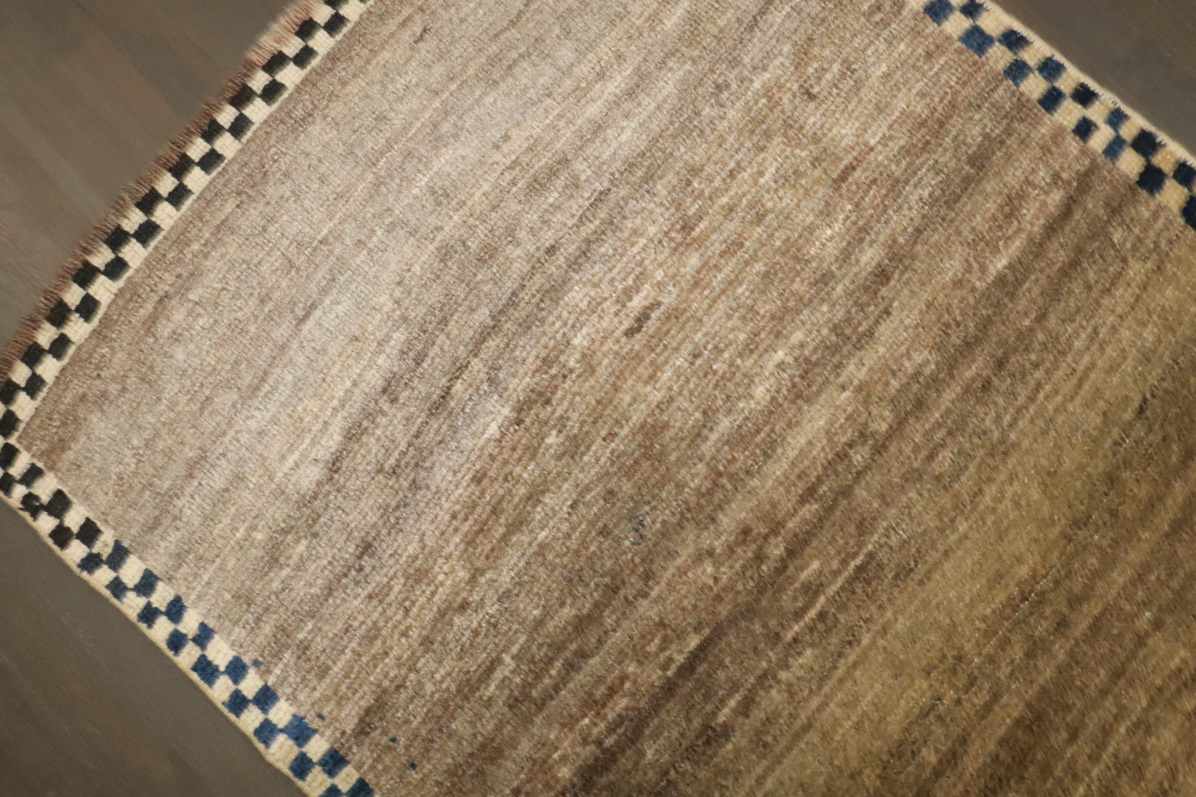 Tappeto Zabihi Collection Persian Gabbeh Checker Border Small In condizioni ottime in vendita a New York, NY