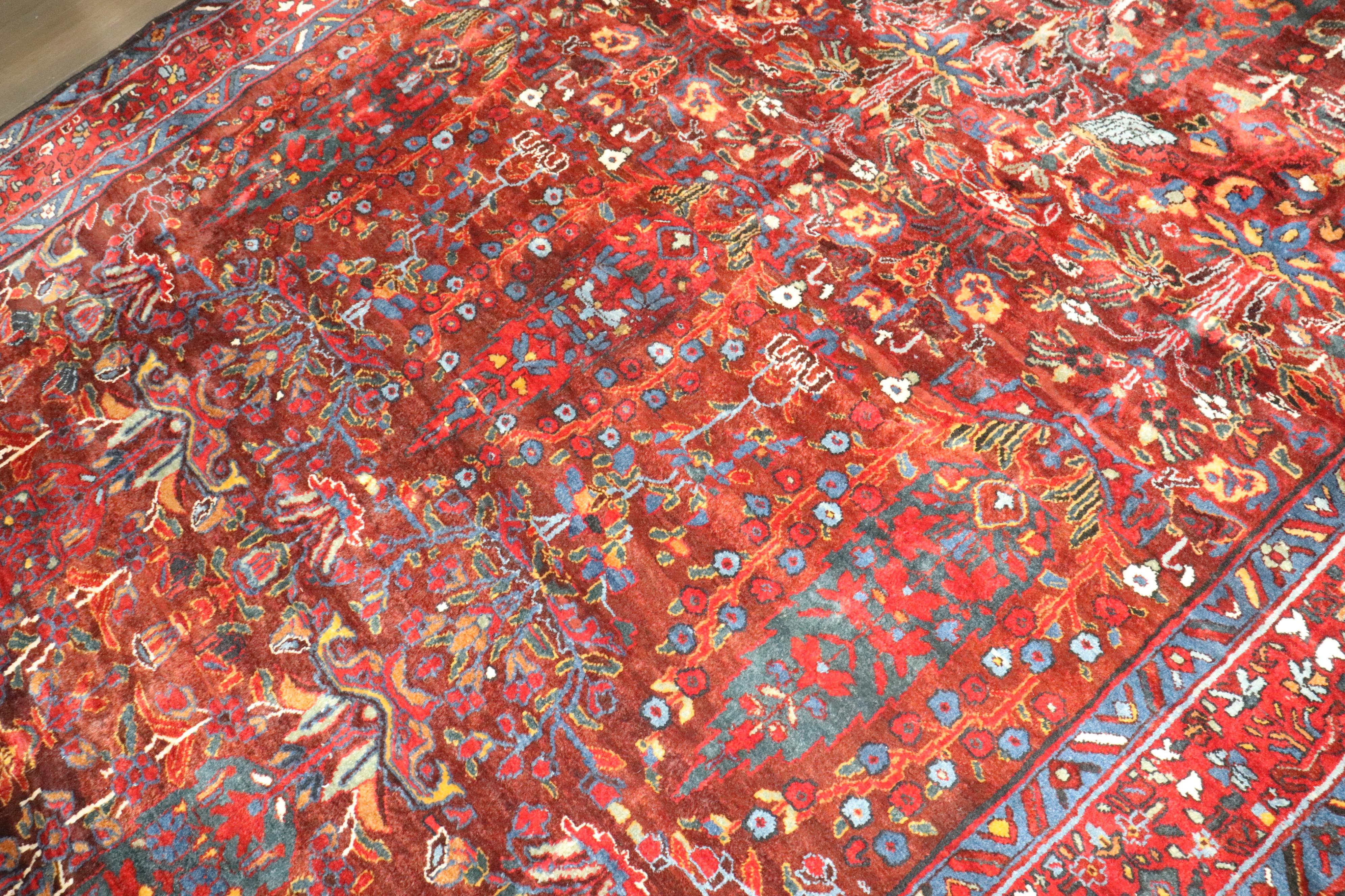 Zabihi Collection Persisch Ghasghai Braun Rot Teppich (Rancho Monterey) im Angebot