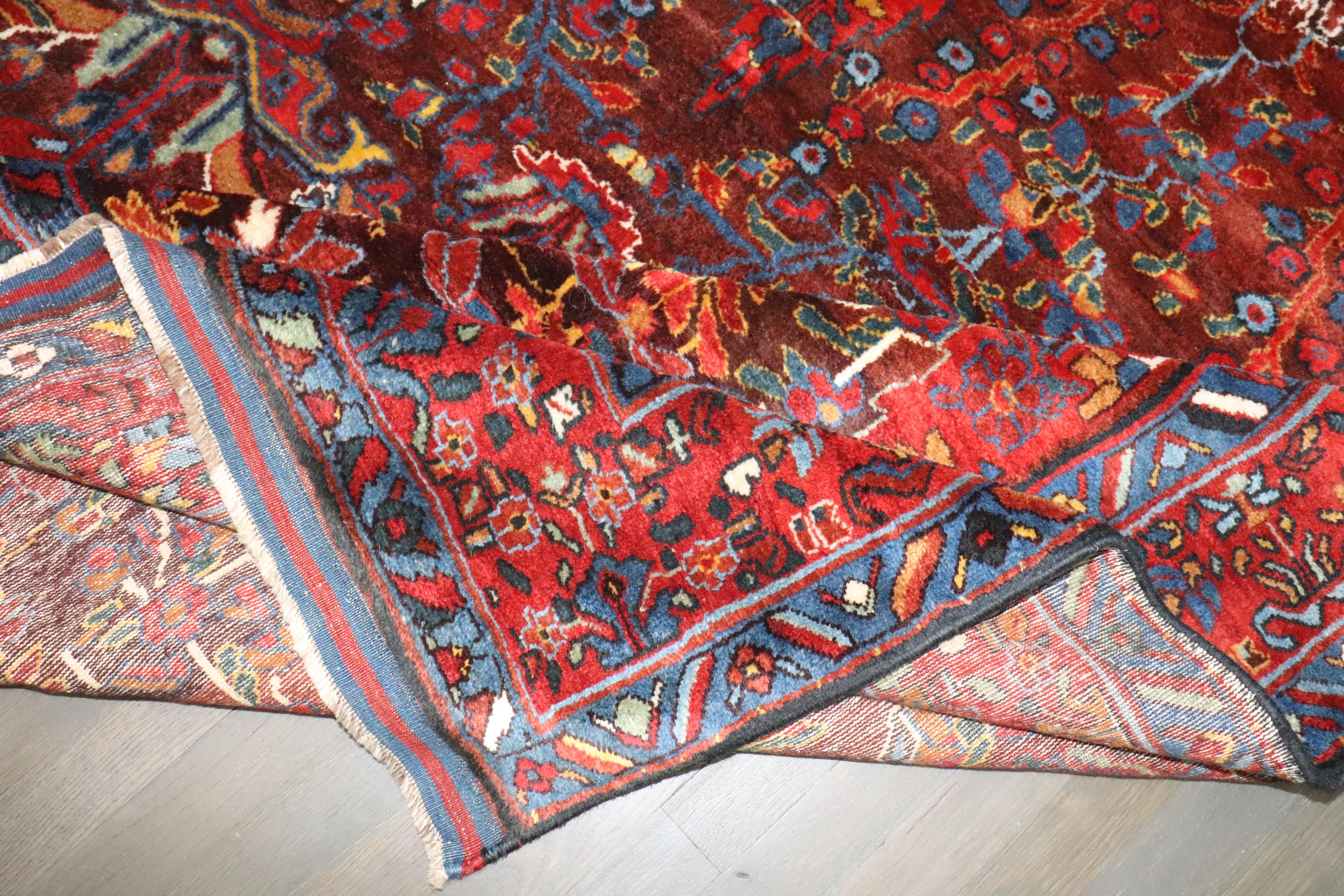 Zabihi Collection Persisch Ghasghai Braun Rot Teppich (20. Jahrhundert) im Angebot