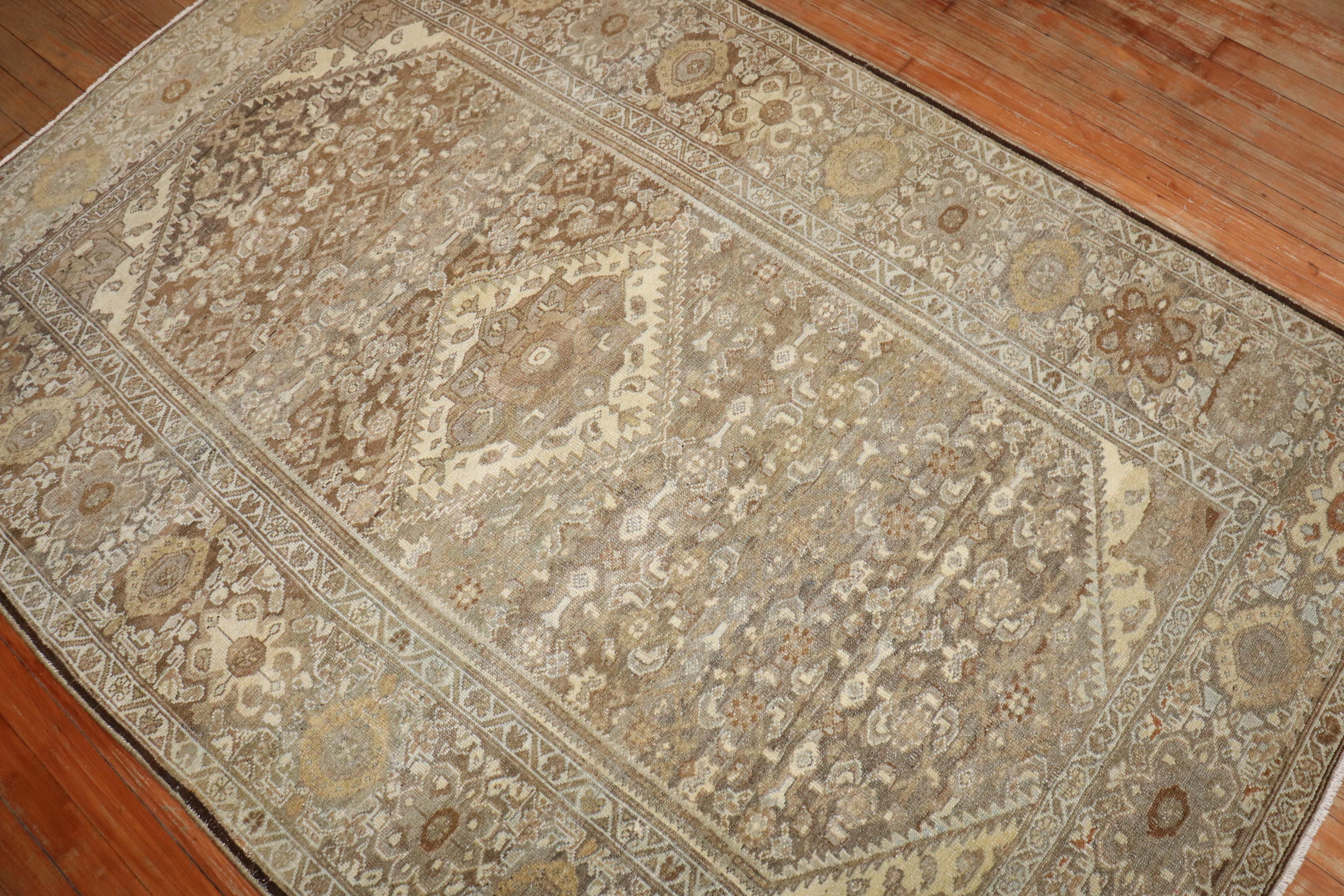 Alfombra de acento persa Hamedan de color neutro de la colección Zabihi Tribal en venta