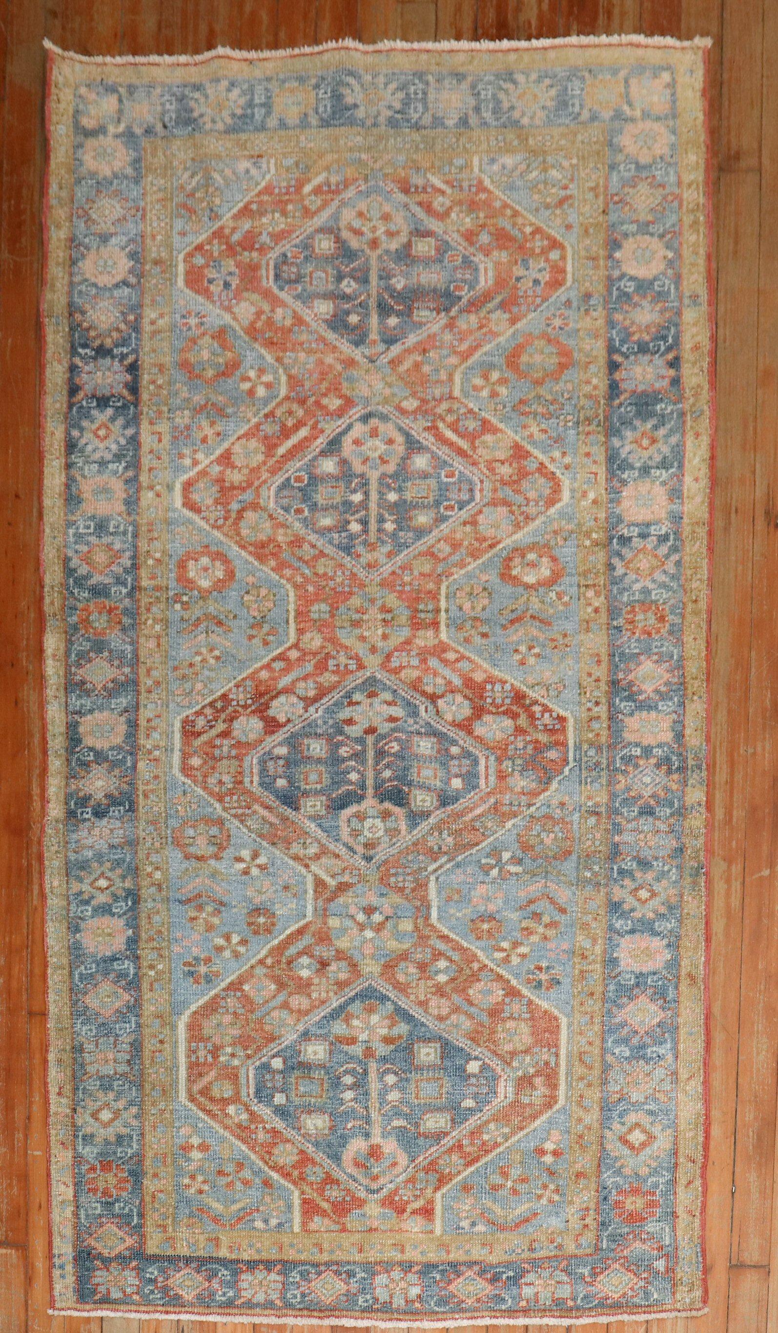 A Persian Heriz Rug from the early 20th Century

Measures: 3'2” x 5'9''