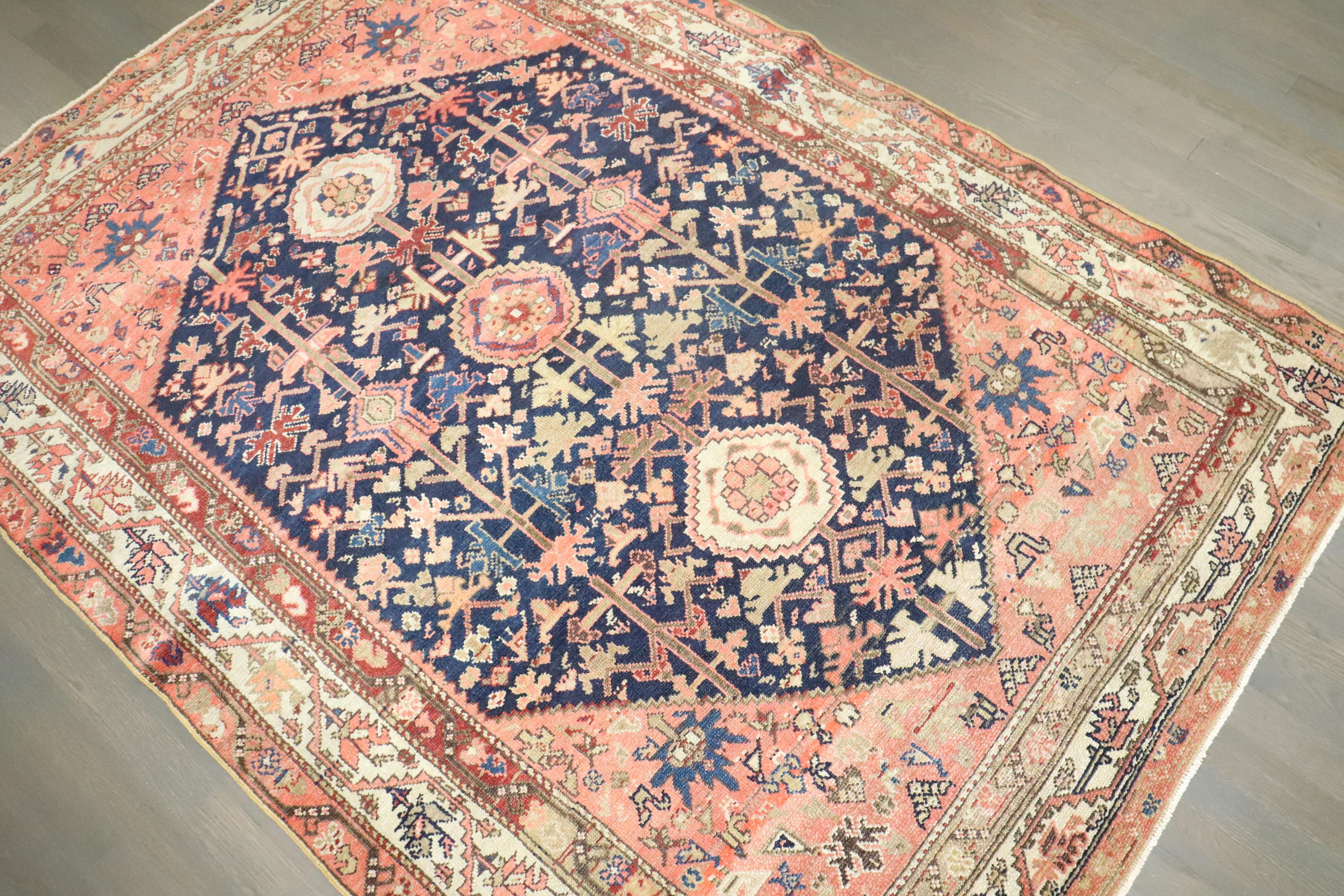 Zabihi Collection Persisch Malayer Akzent Rustik Teppich im Zustand „Gut“ im Angebot in New York, NY
