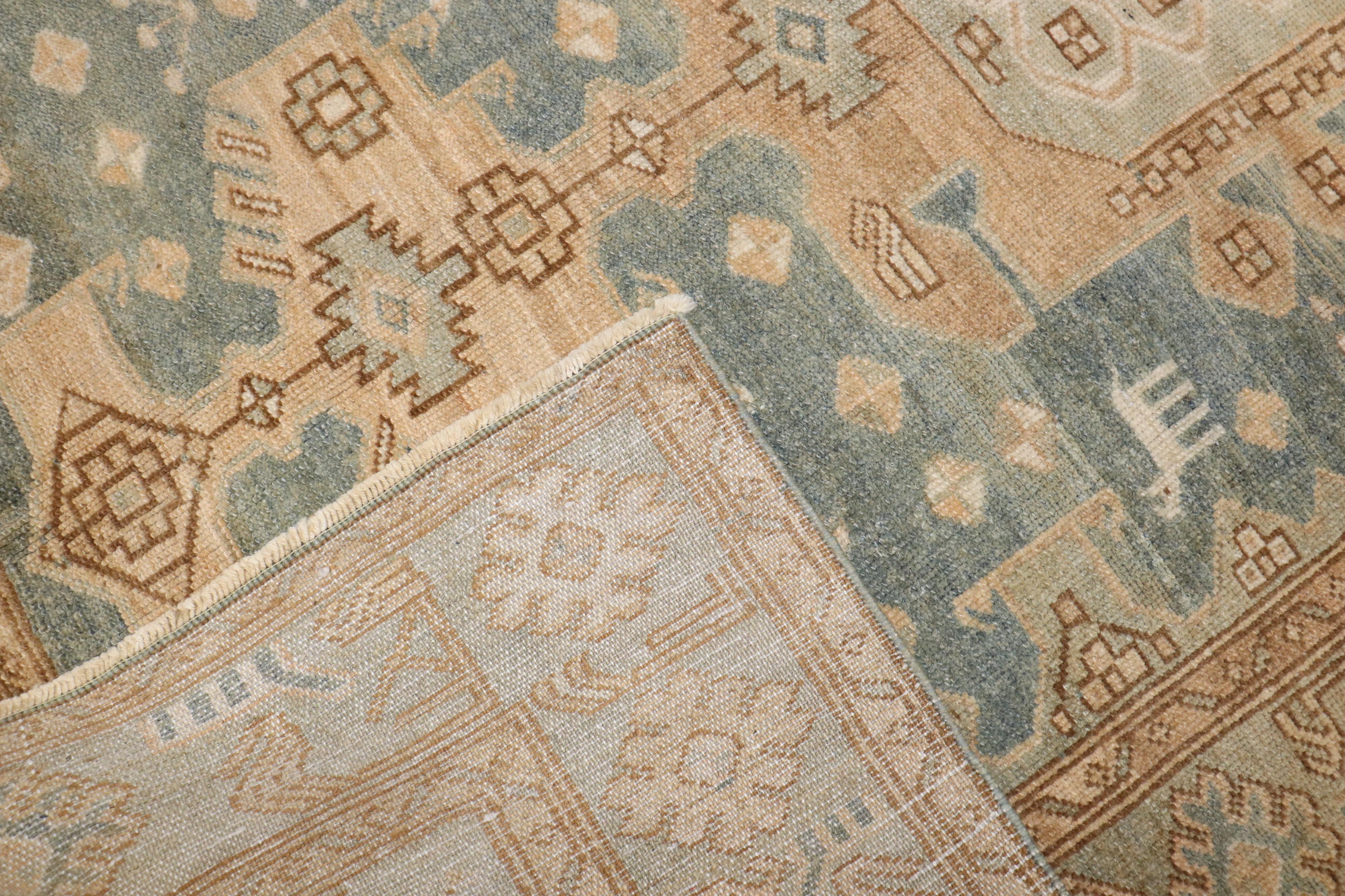 Ein persischer Malayer-Teppich aus dem frühen 20. Jahrhundert in Blau und sanftem Braun

Einzelheiten
Teppich nein.	j3822
Größe	4' 2
