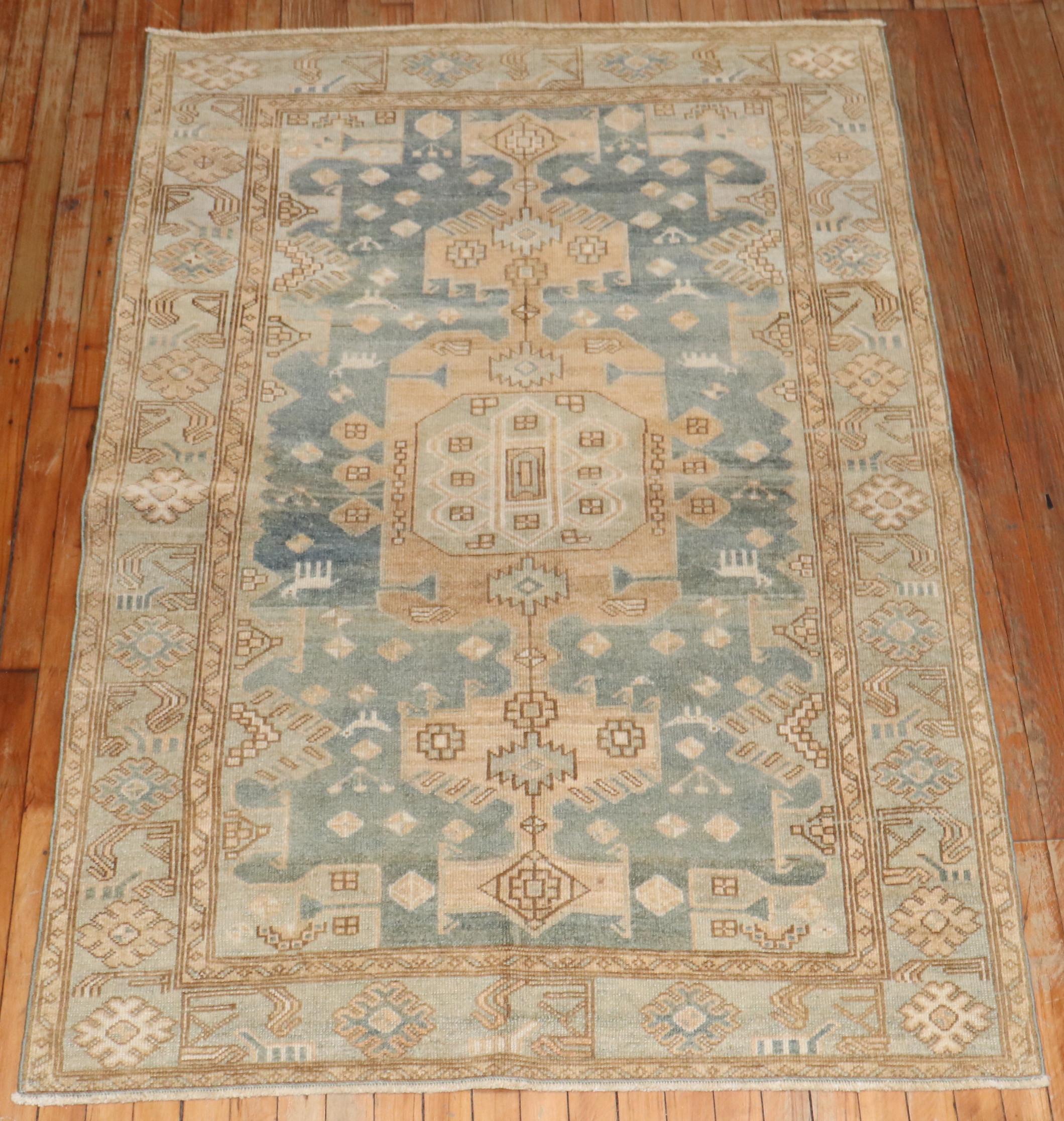 Zabihi Kollektion Persischer Malayer Akzent-Teppich in Größe im Zustand „Gut“ im Angebot in New York, NY
