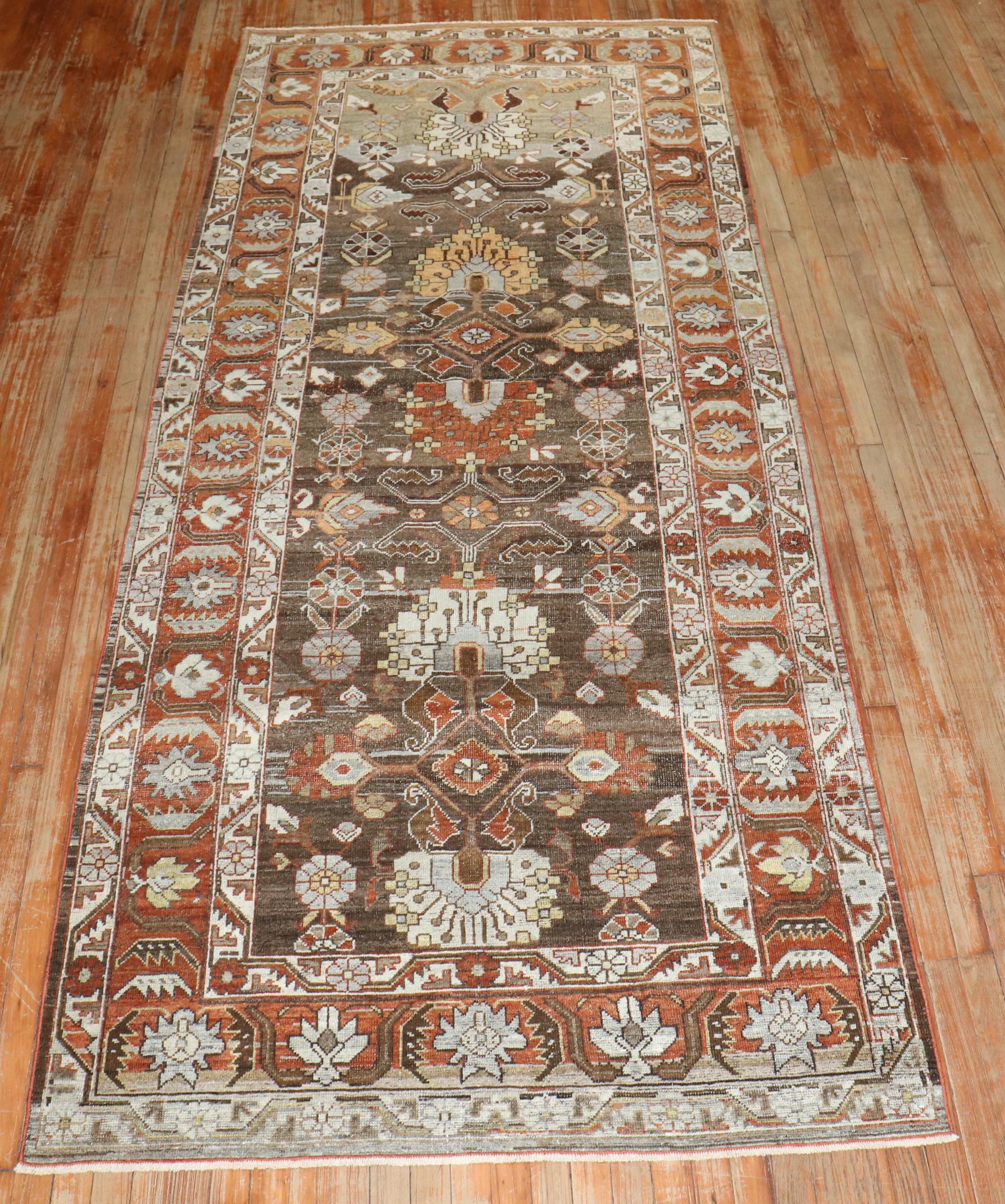 un chemin de table persan Malayer brun du début du 20e siècle

Détails
rug no.	j3732
taille	4' 6