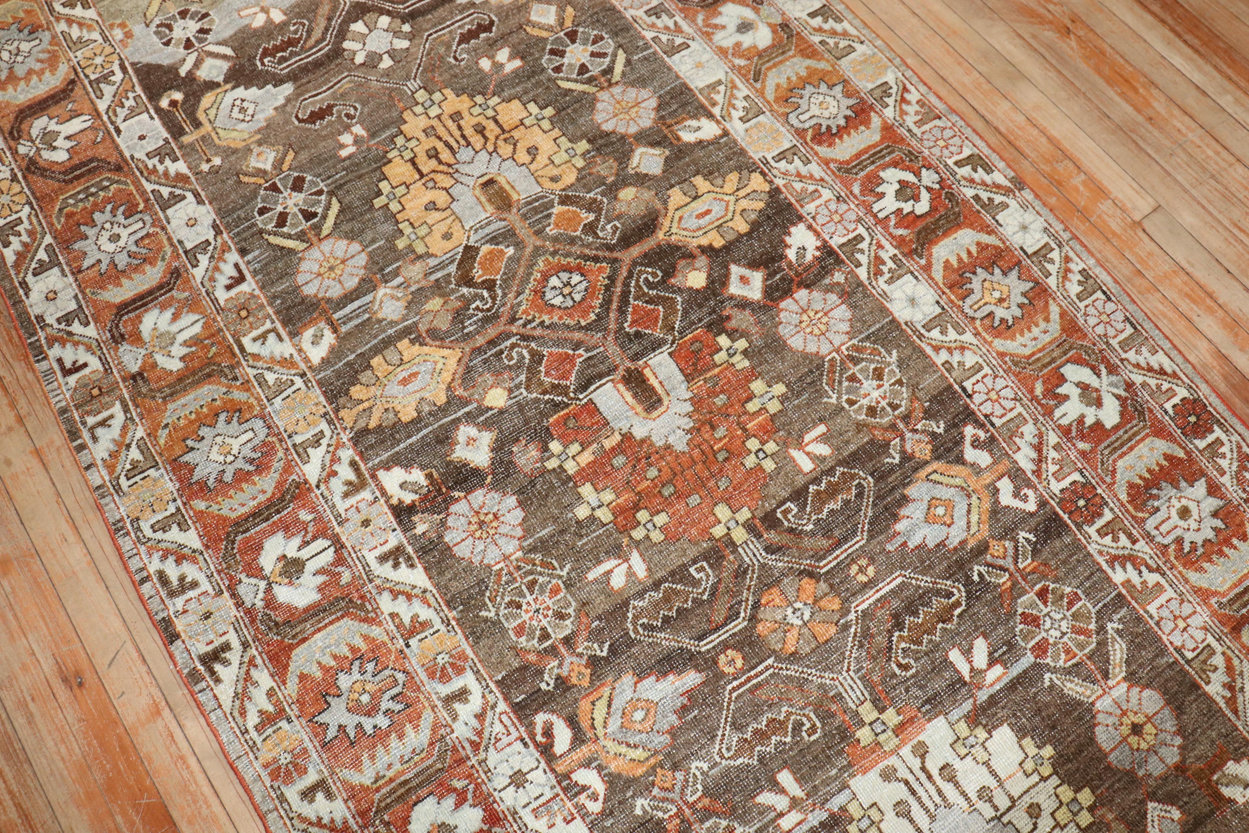 20ième siècle The Collective Persian Malayer Antique Wide Runner (Chemin de table large) en vente