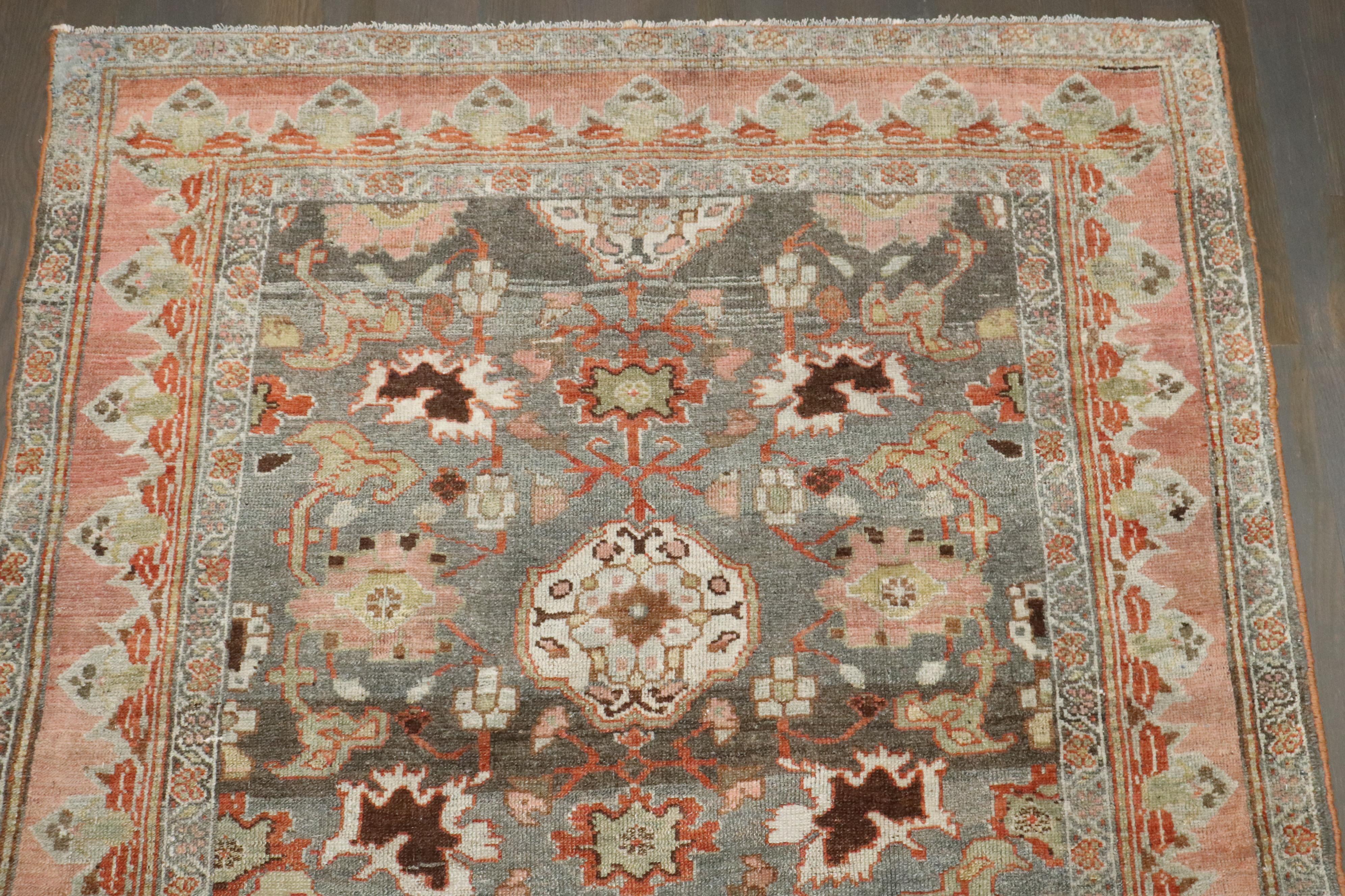 Zabihi Collection Persischer Malayer Bibikabad Teppich (20. Jahrhundert) im Angebot