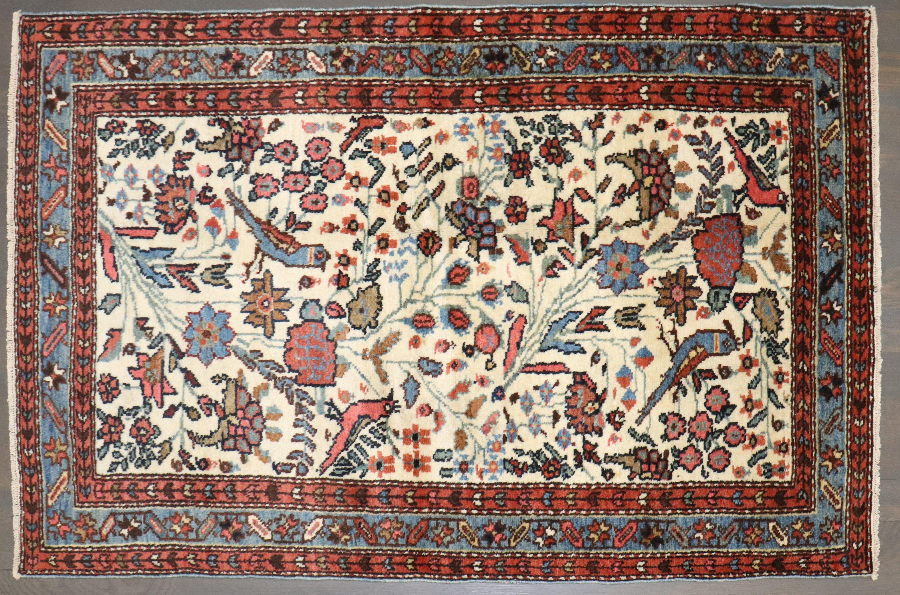 Tappeto Zabihi Collection'S Persiano Malayer Avorio Uccello Piccolo In condizioni buone in vendita a New York, NY