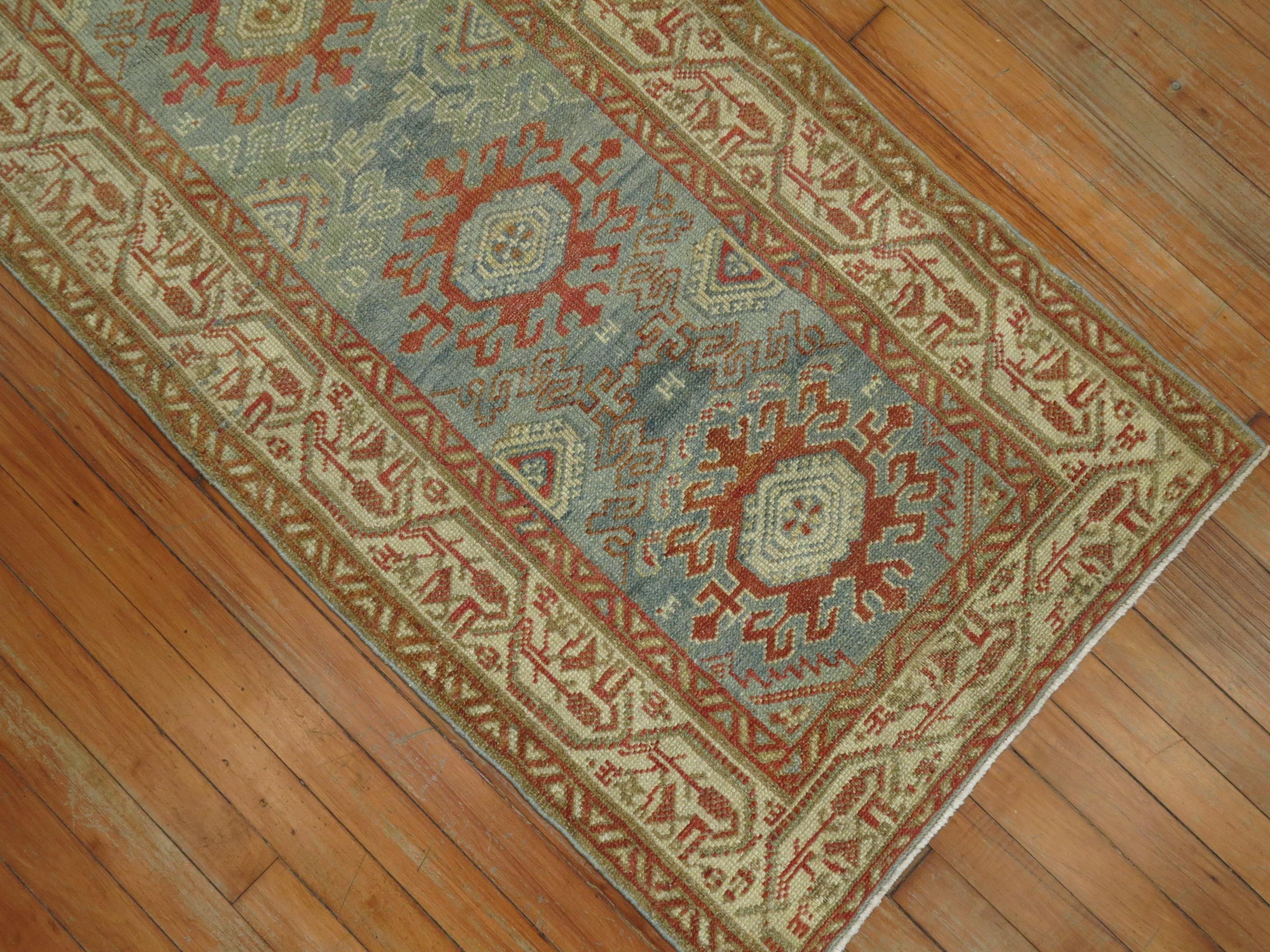 Zabihi Collection Persisch Malayer Schmaler Läufer im Zustand „Gut“ im Angebot in New York, NY
