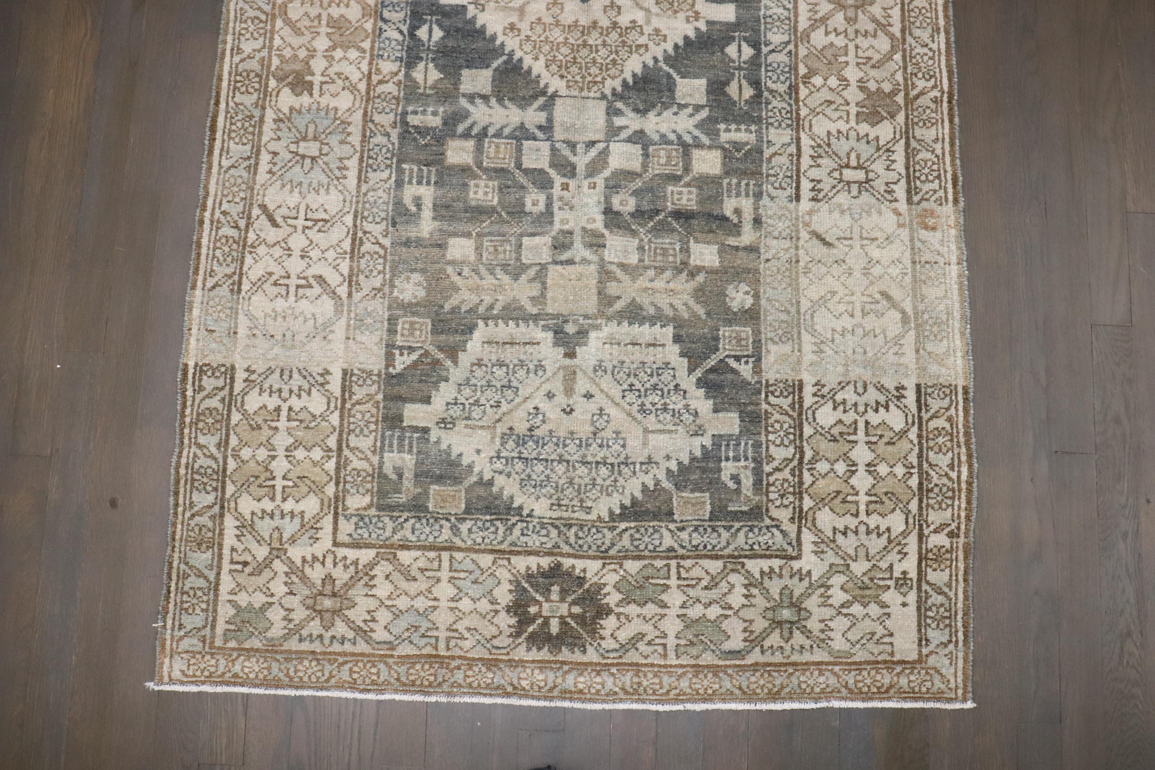 Ein Malayer-Teppich des frühen 20. Jahrhunderts in Streubreite

Einzelheiten
Teppich nein.	j3914
Größe	3' 5