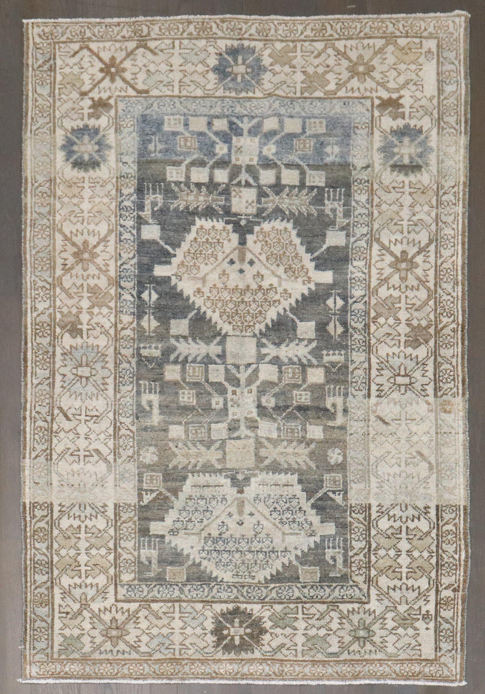 Zabihi Collection Persisch Malayer Kleiner erdfarbener Teppich (Tabriz) im Angebot
